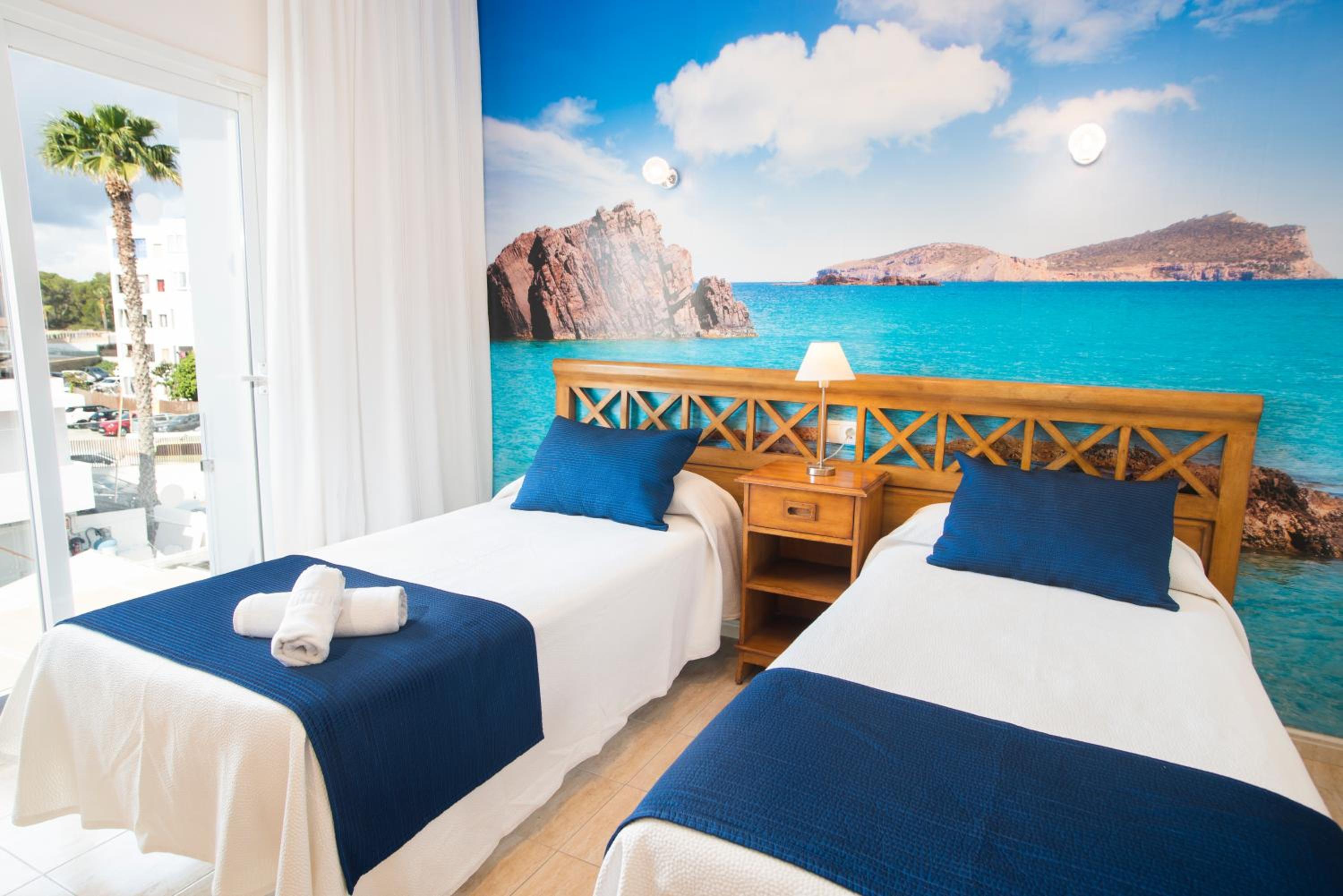 Double or Twin Room photo 3