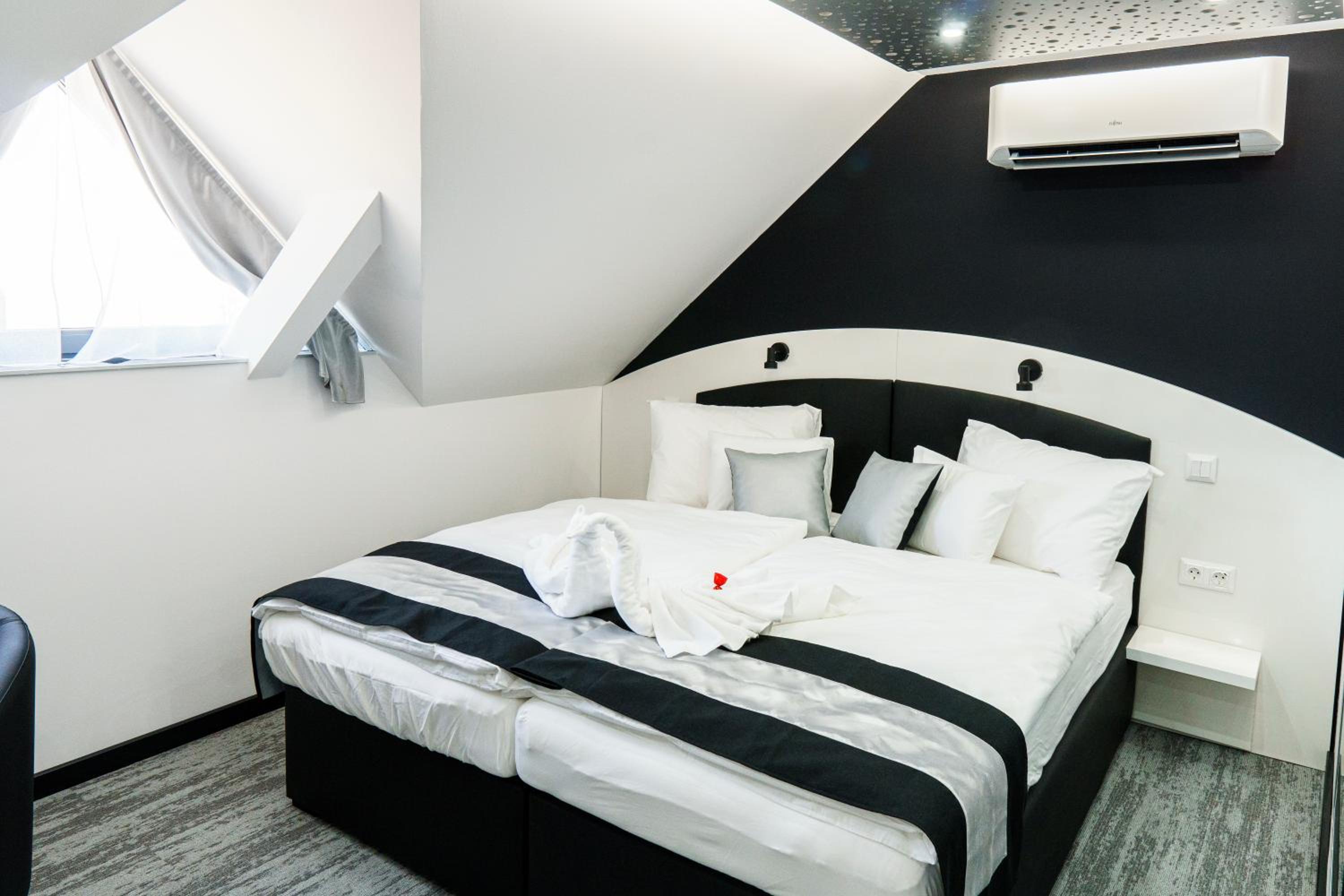 Standard Double Room photo 3