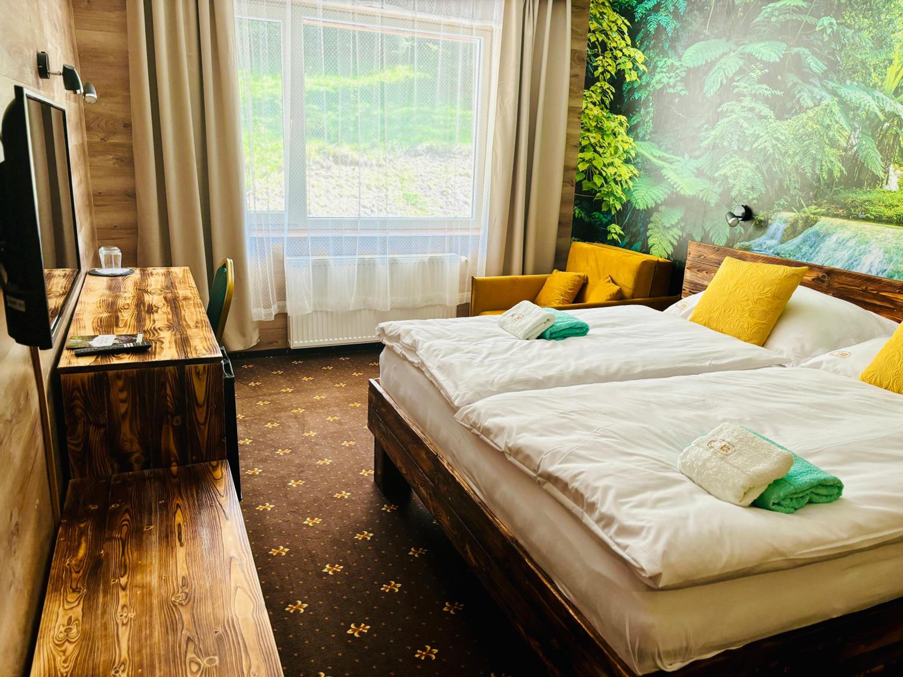 Deluxe Double Room (2 Adults + 1 Child) photo 2