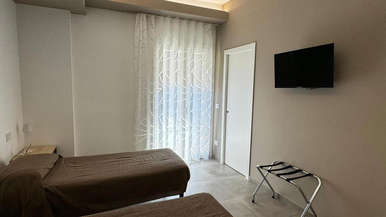 Deluxe Double or Twin Room photo 2