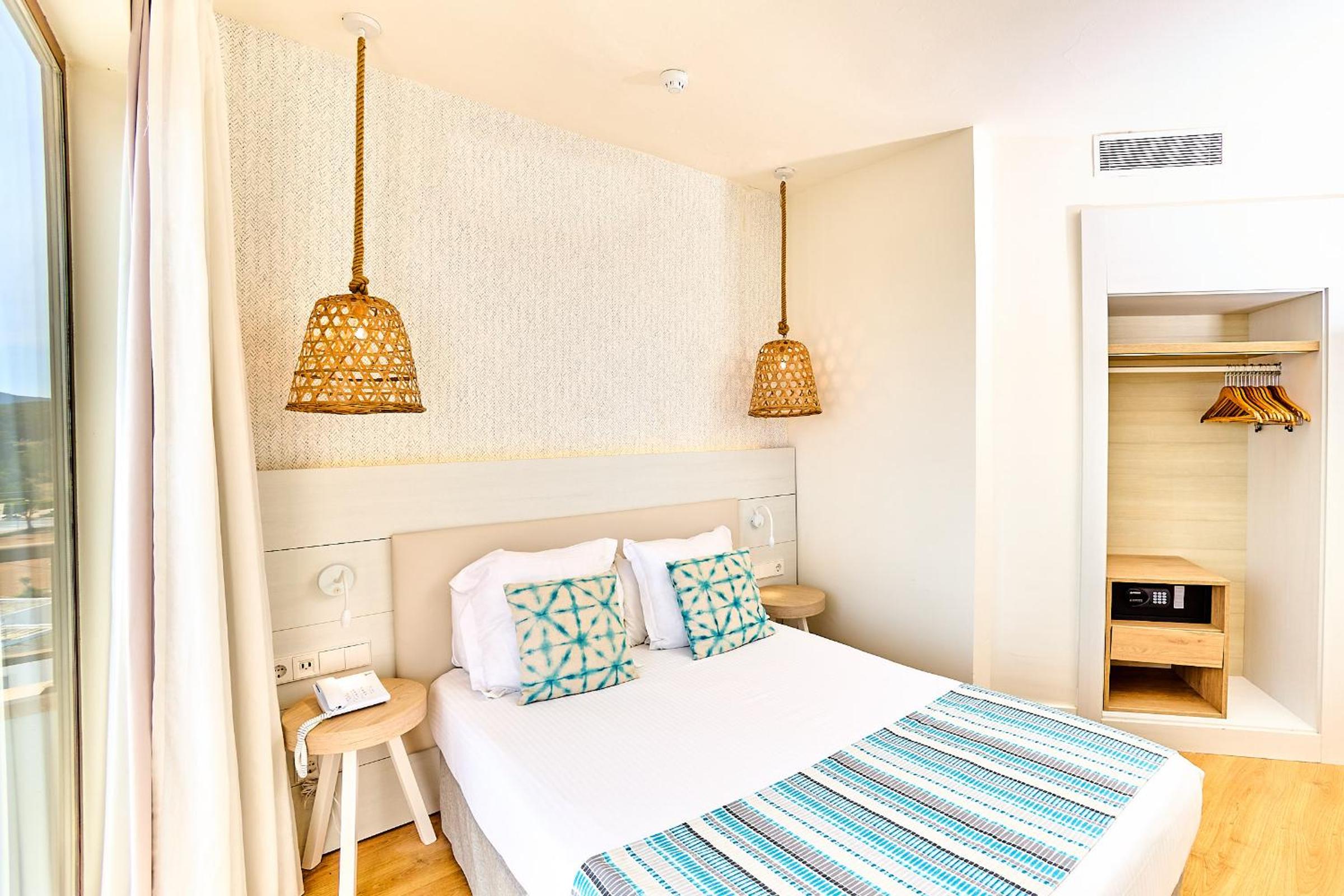 Superior Triple Room with Partial Sea View