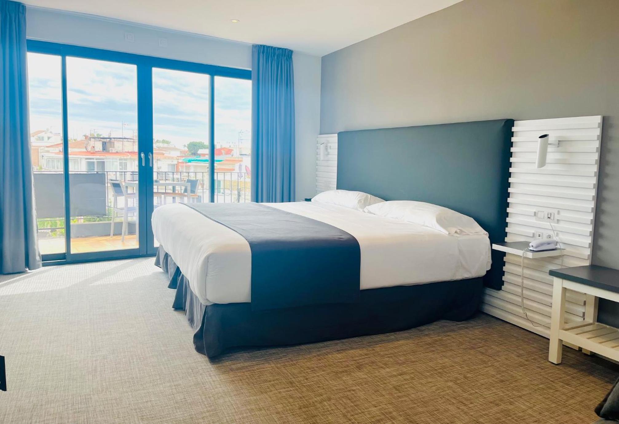 Deluxe Double Room with Bath photo 1