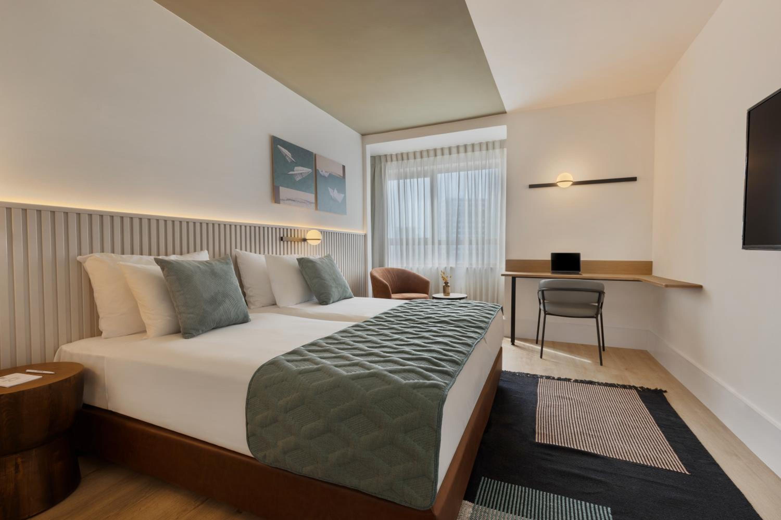 Superior Suite - Photo 5