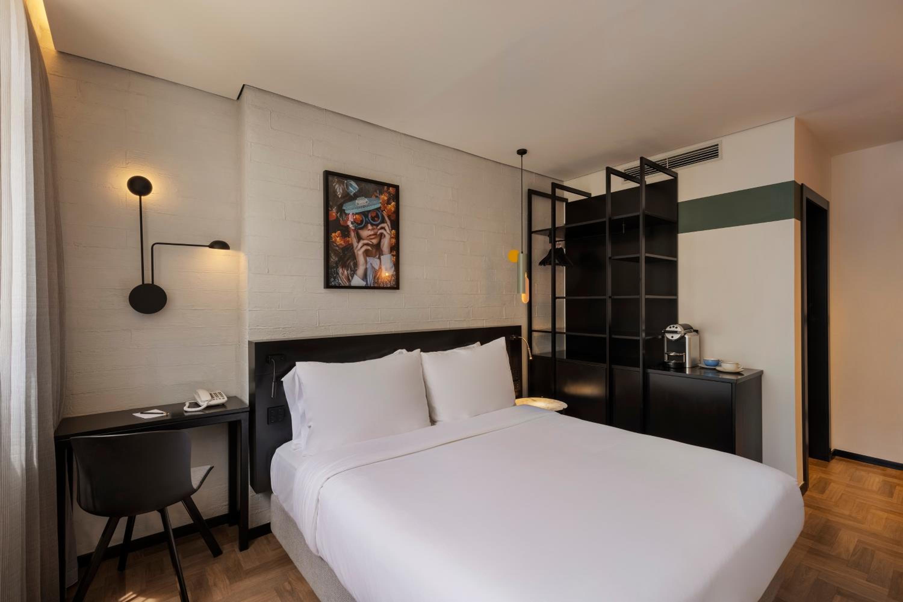 Deluxe Double Room - Photo 17