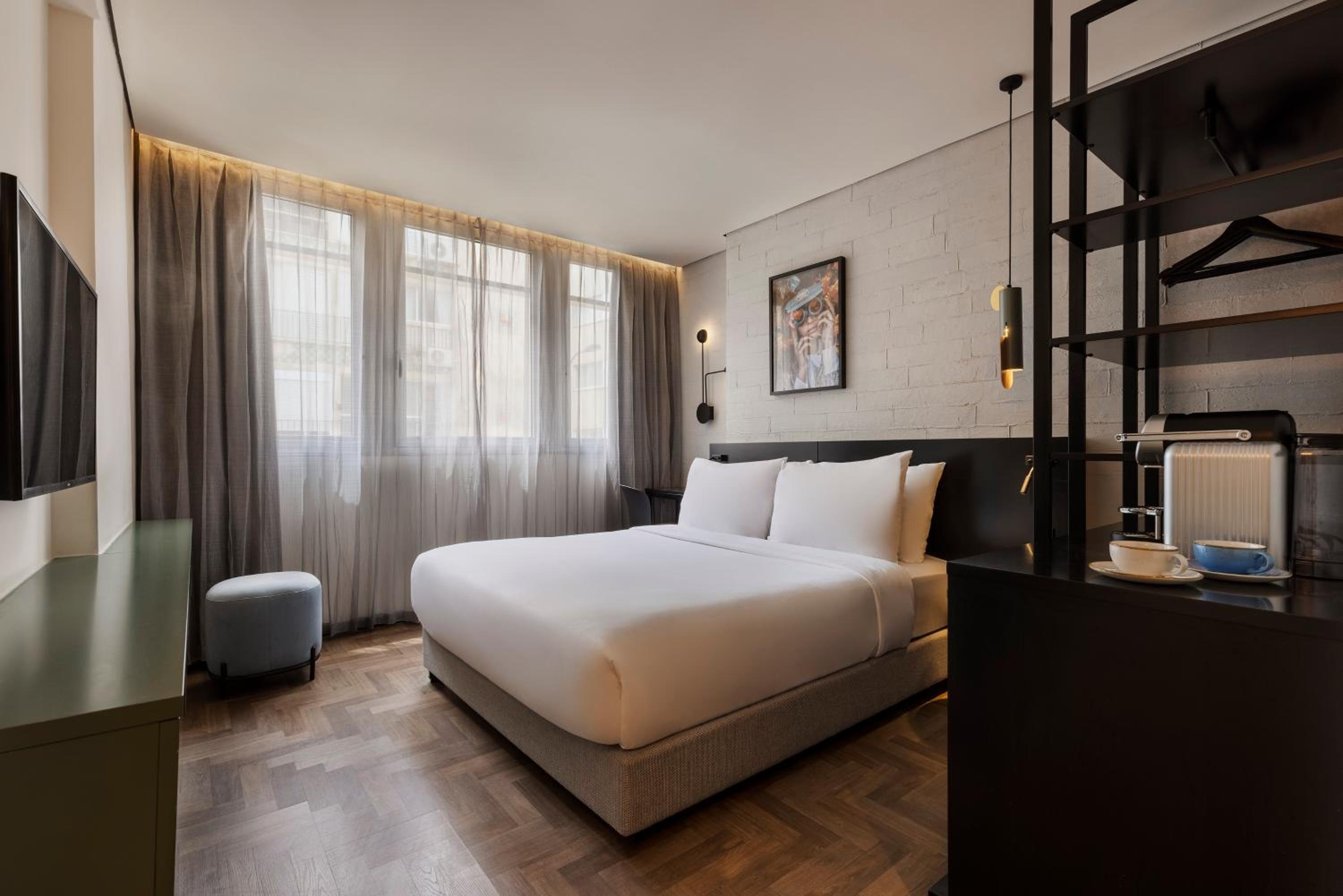 Deluxe Double Room - Photo 19