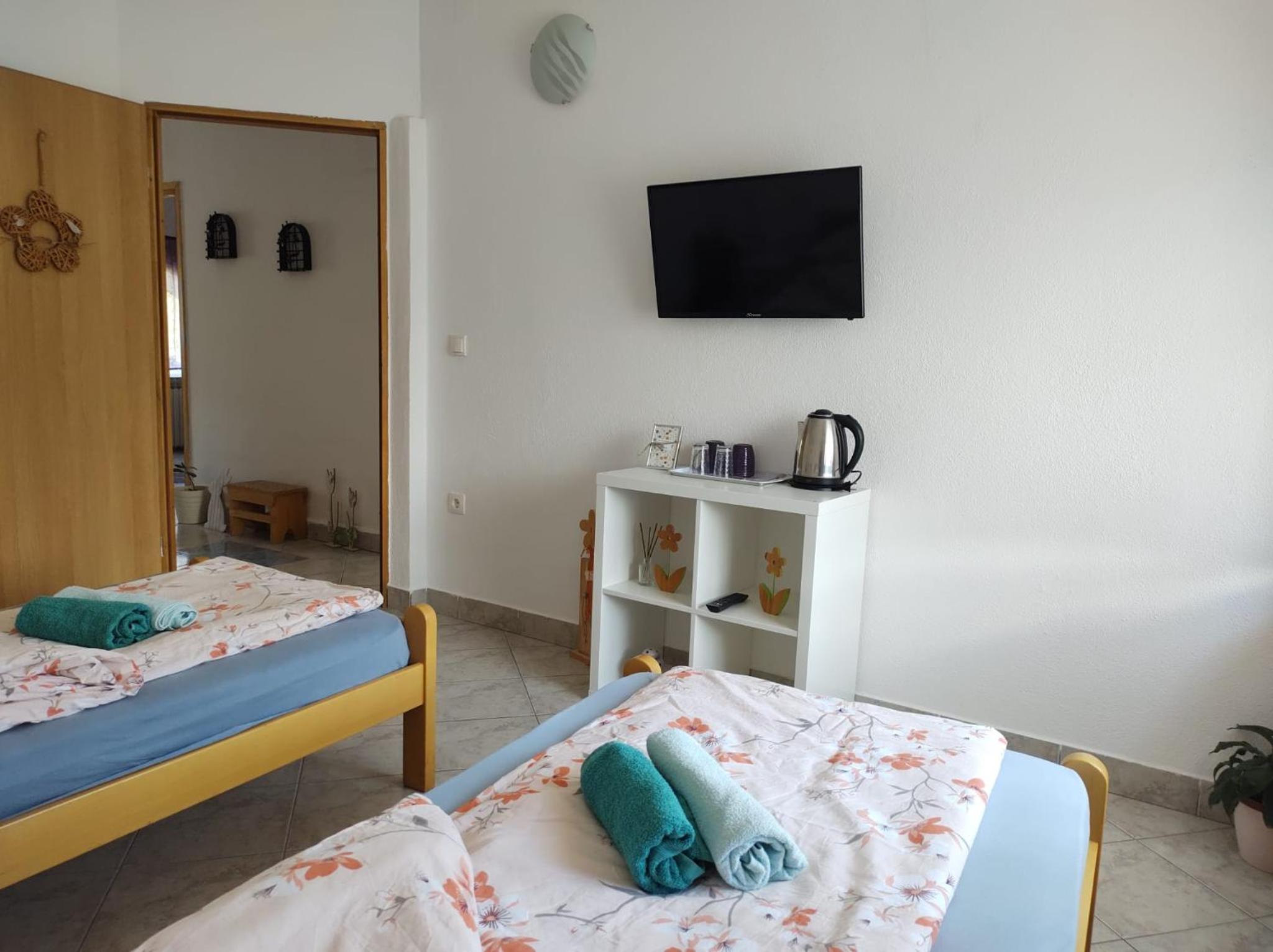 Twin Room with Private External Bathroom photo 1