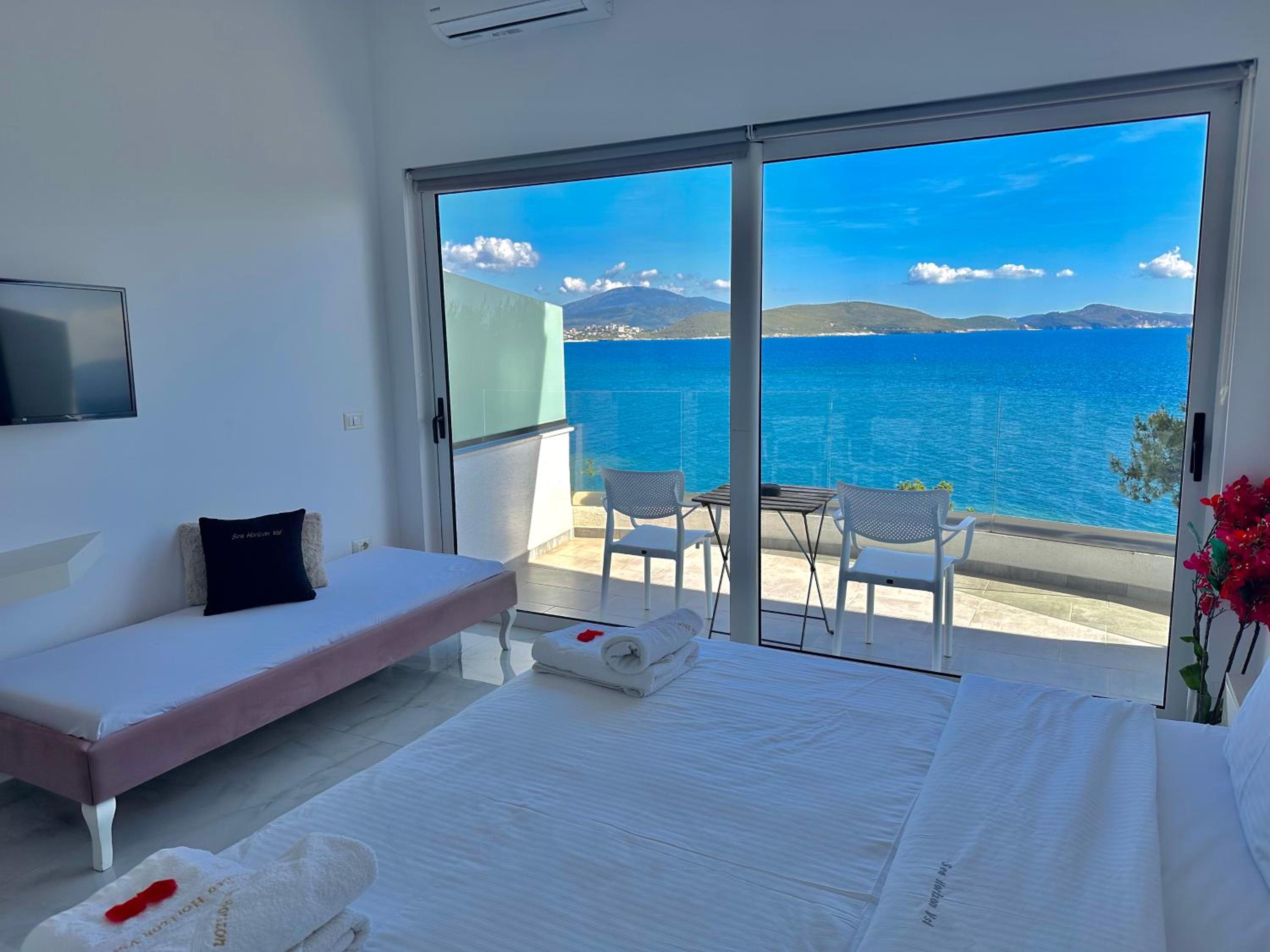 Deluxe Suite with Sea View photo 2