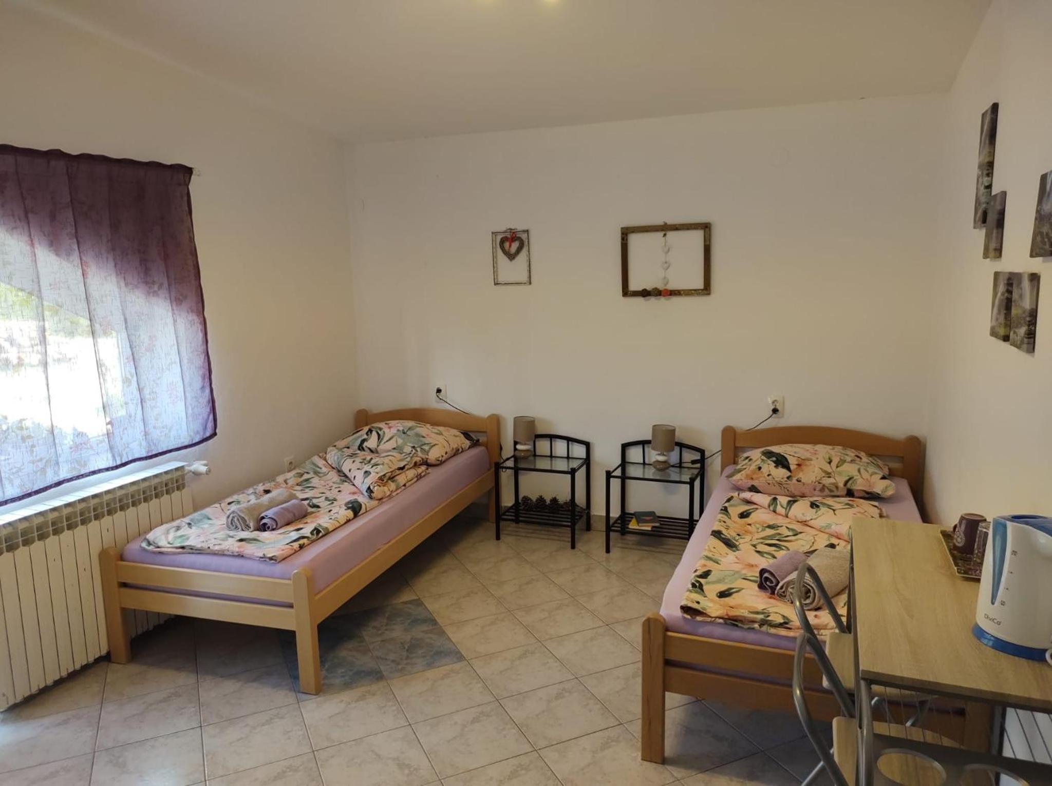 Twin Room with Private External Bathroom - Photo 11