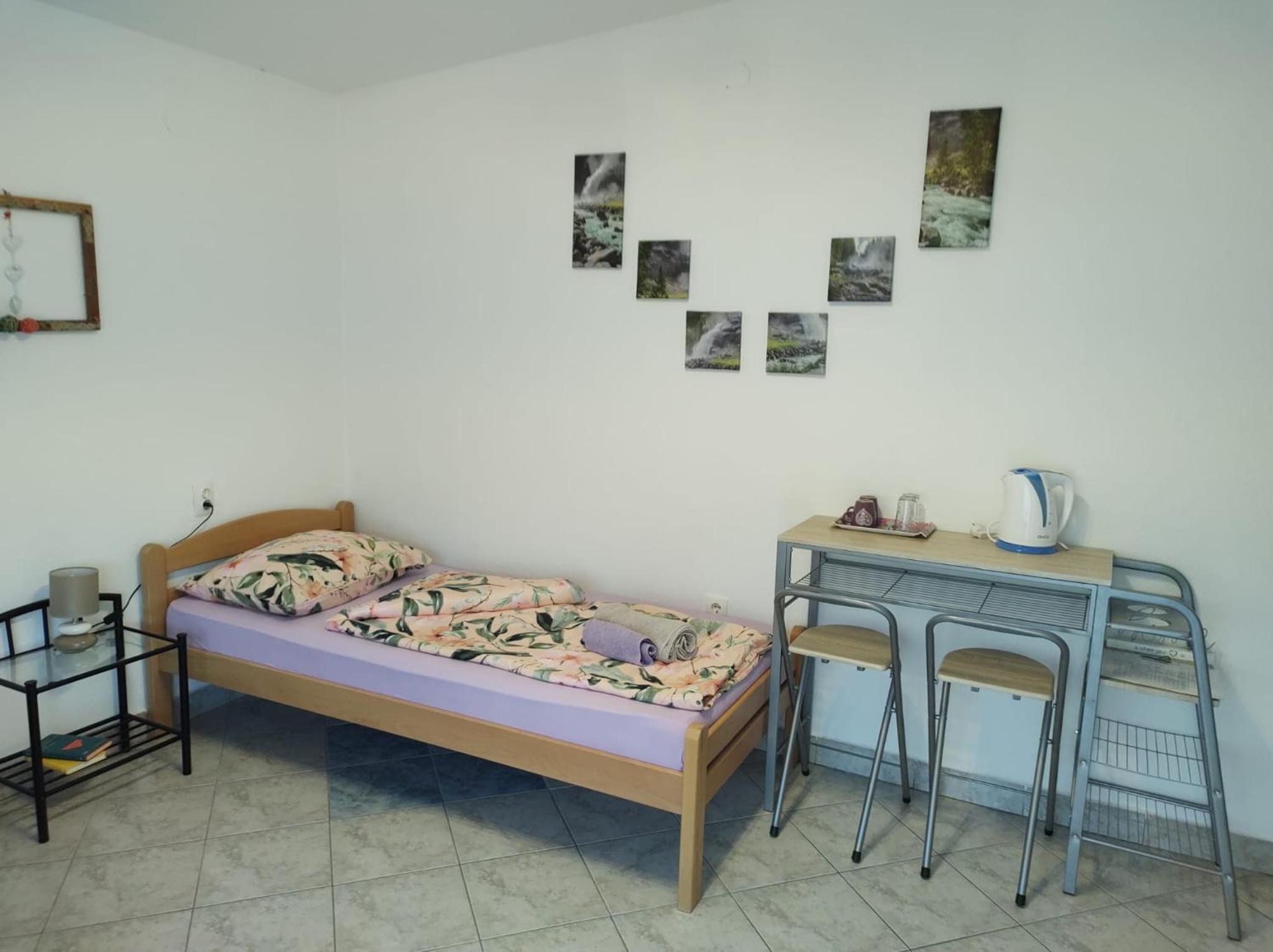 Twin Room with Private External Bathroom - Photo 12