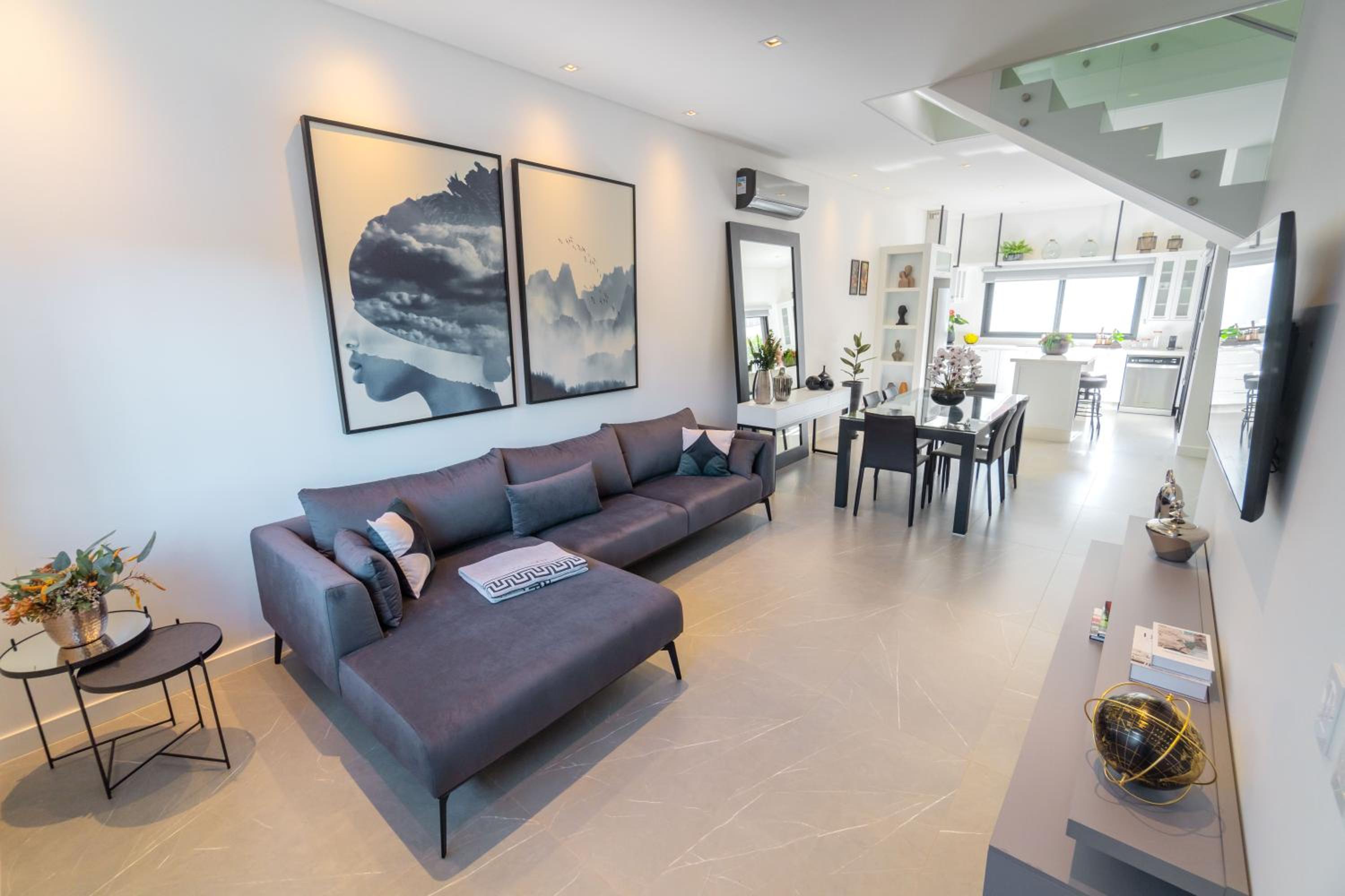 Villa photo 1