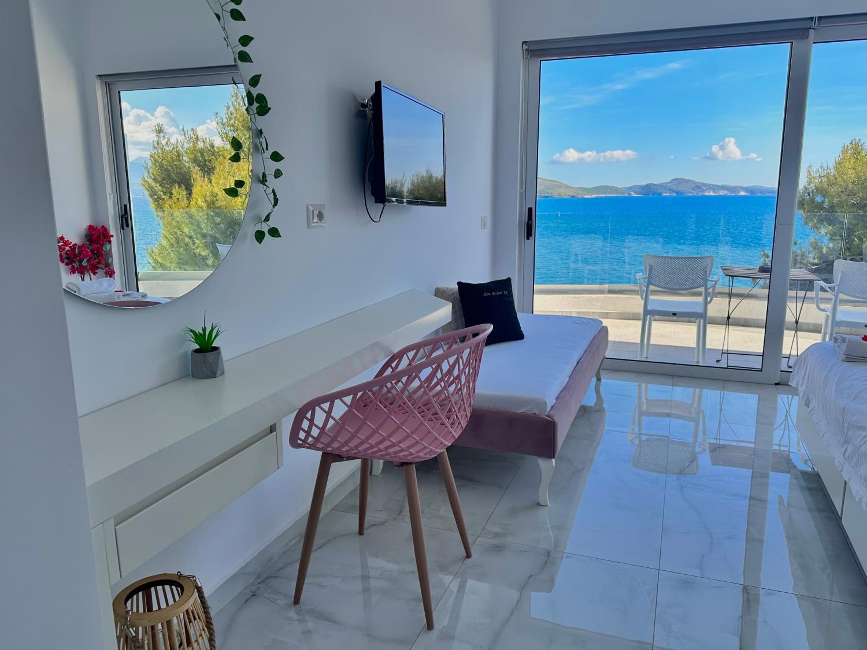Deluxe Suite with Sea View photo 1