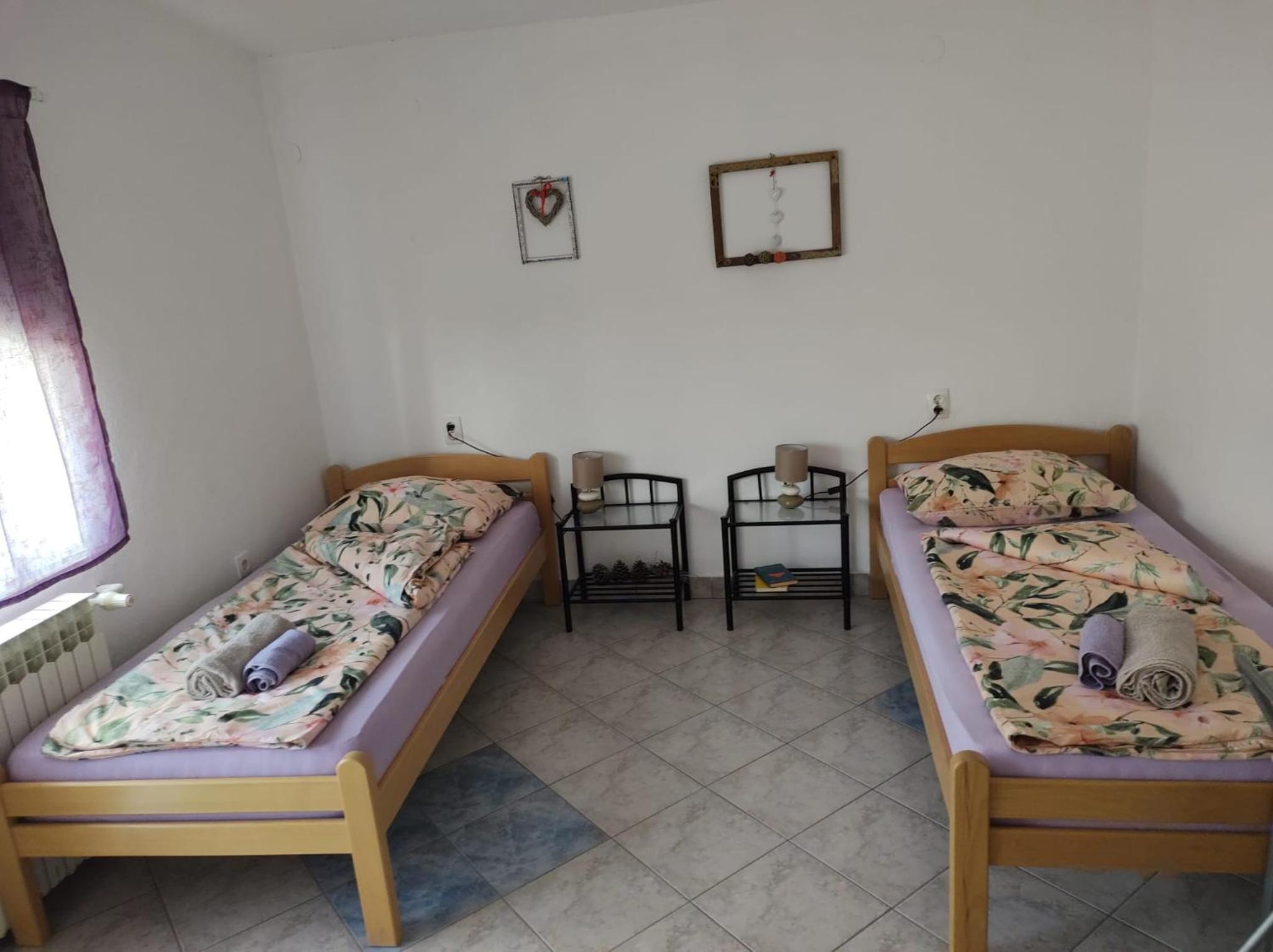 Twin Room with Private External Bathroom - Photo 10