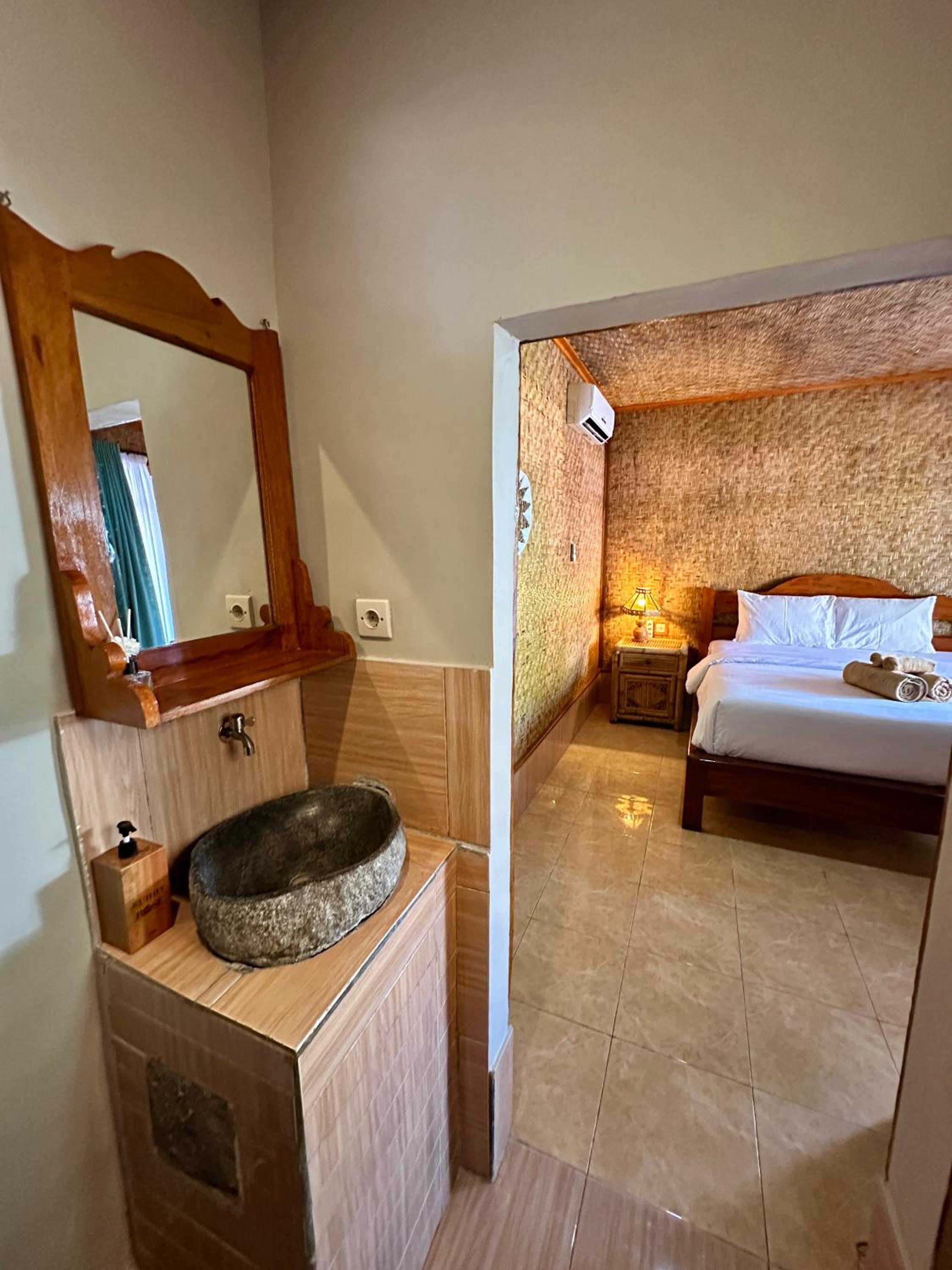 King Room with Pool View photo 2