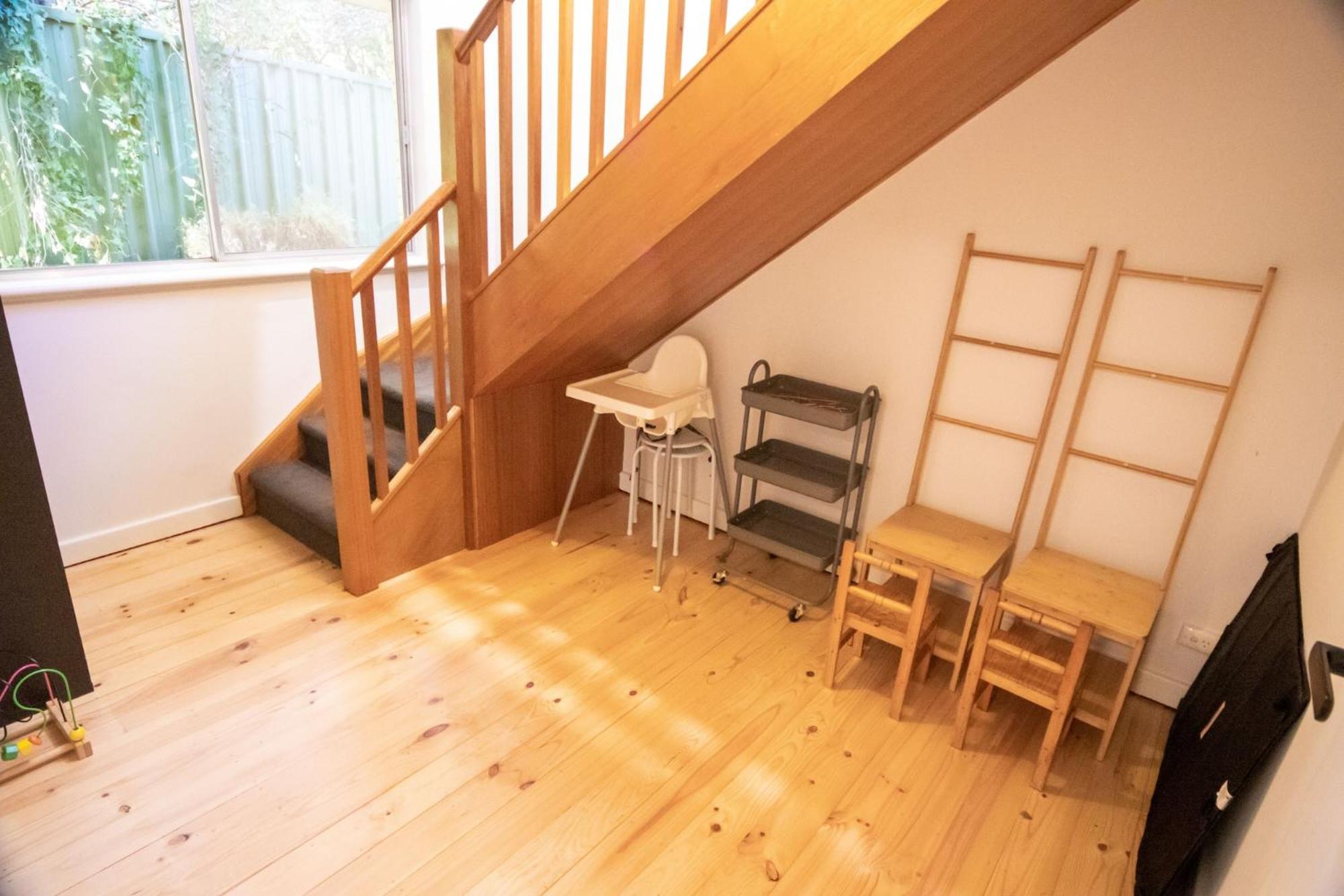 Five-Bedroom House photo 2