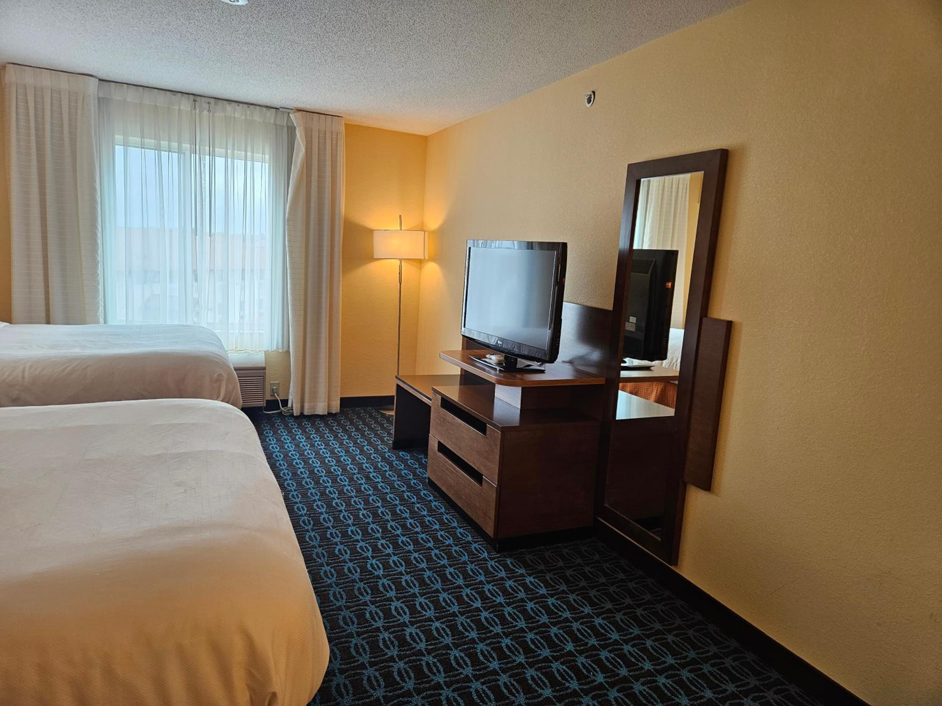 Queen Suite with Two Queen Beds and Sofa Bed - Non Smoking