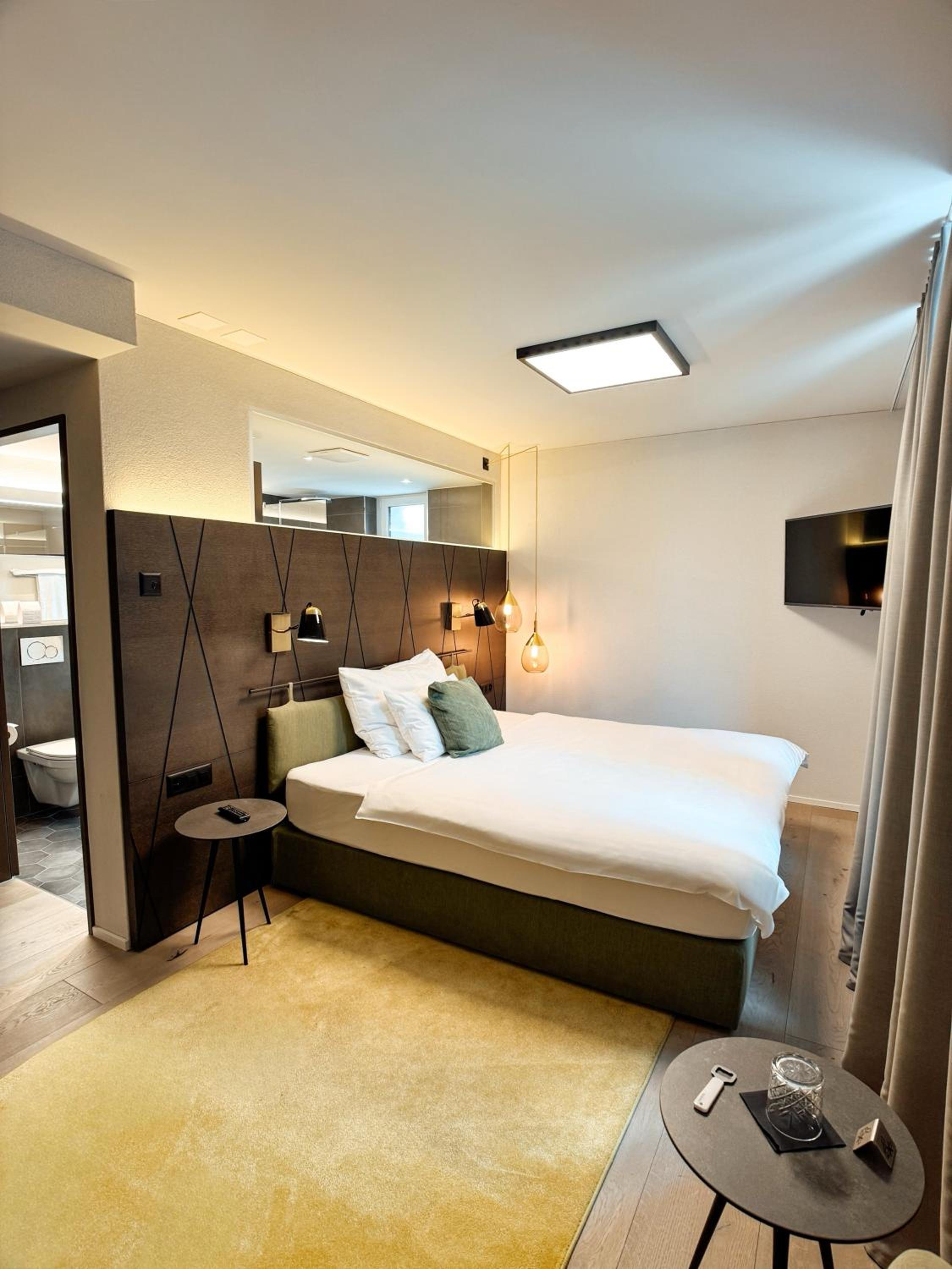 Queen Room photo 1