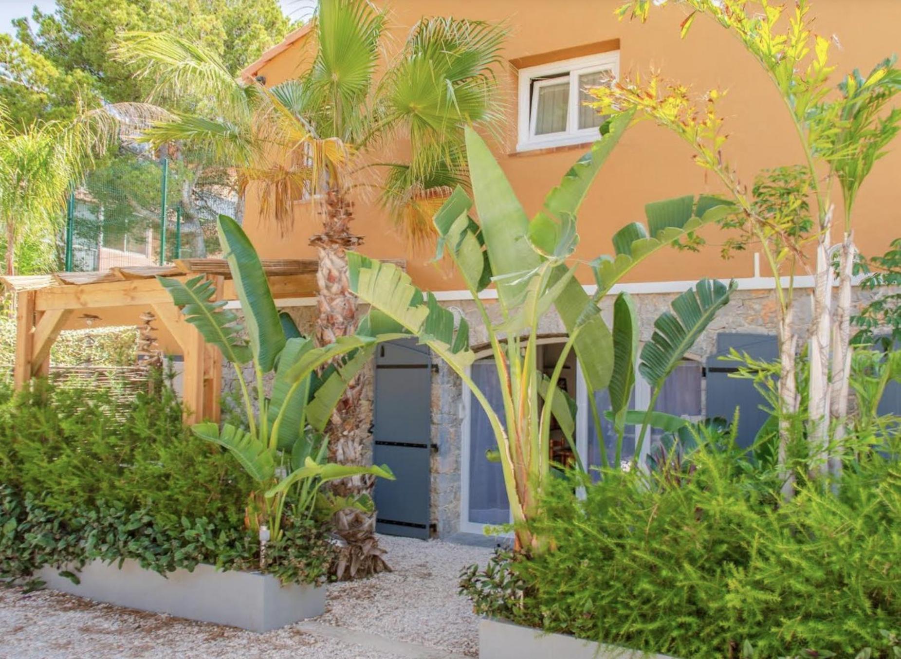 One-Bedroom Apartment with Garden View photo 1