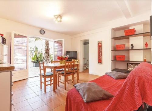 One-Bedroom Apartment with Garden View photo 2