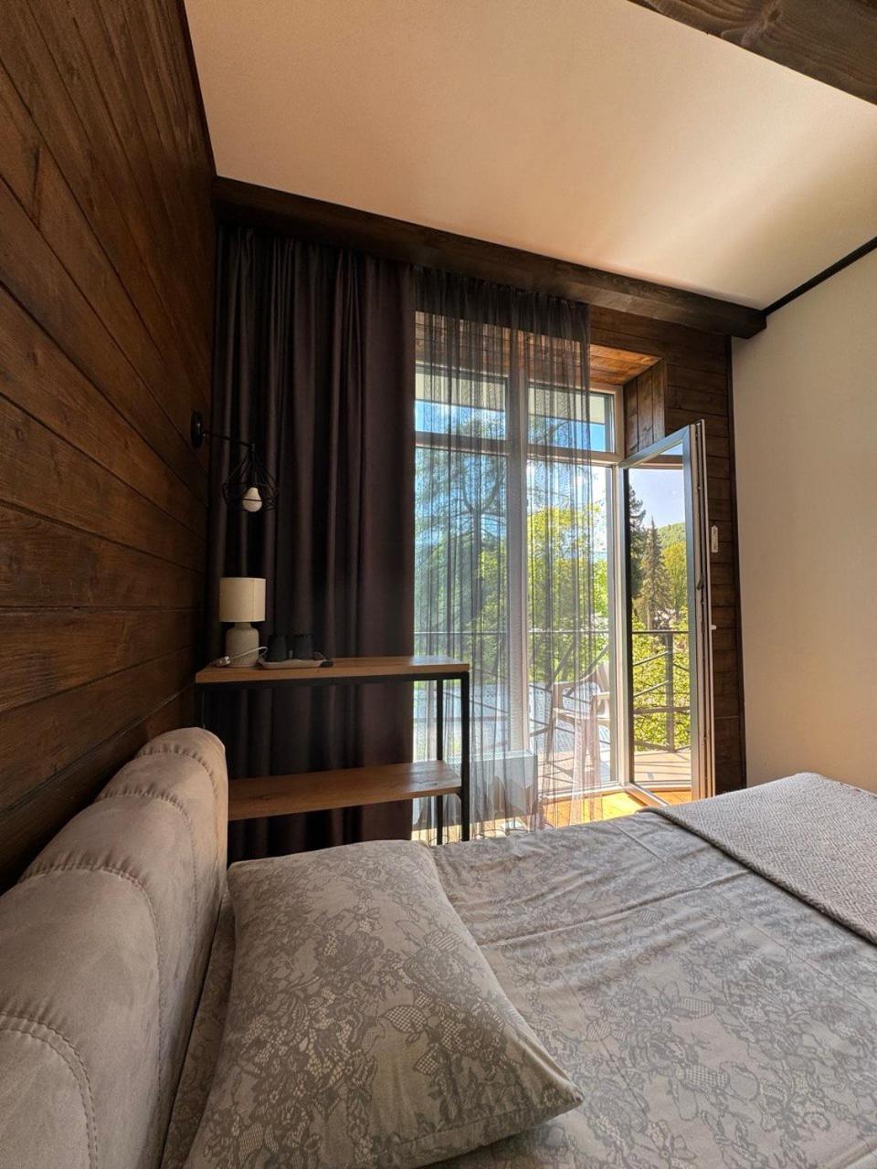 Deluxe Double Room with Balcony photo 3