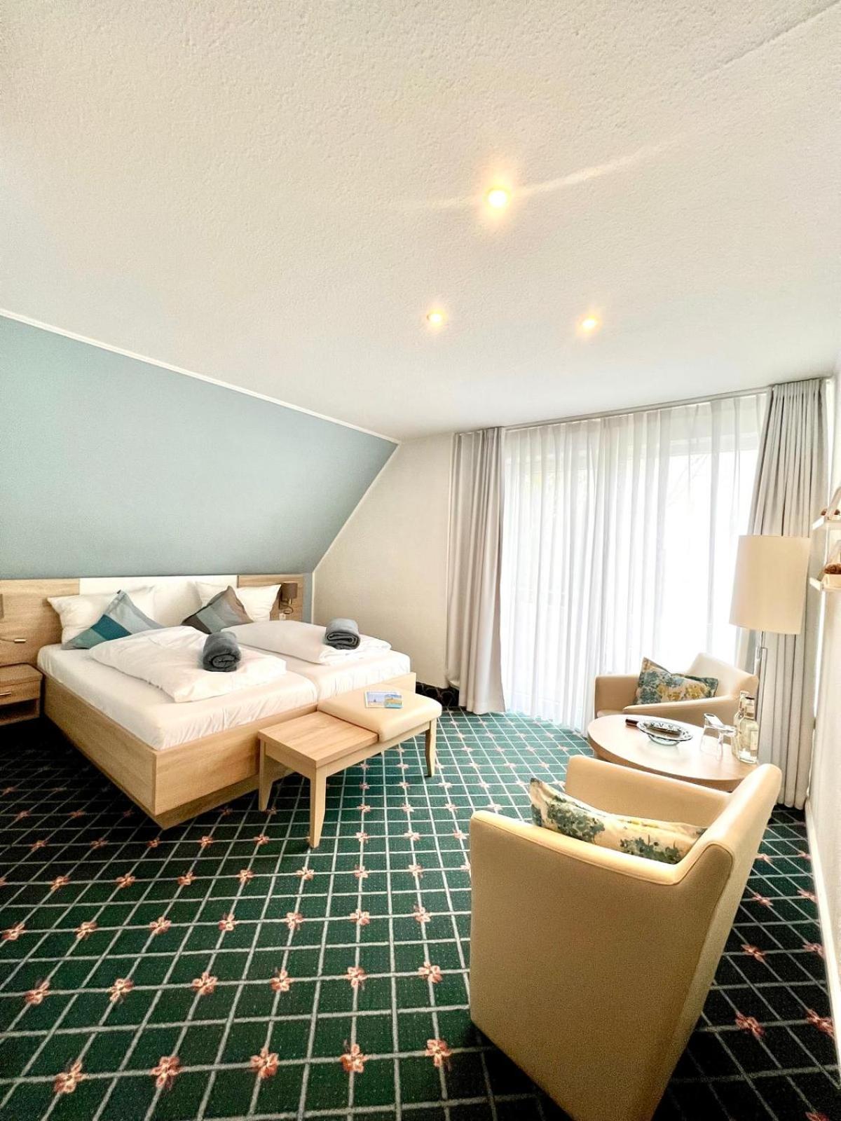 Double Room with Balcony - Photo 1
