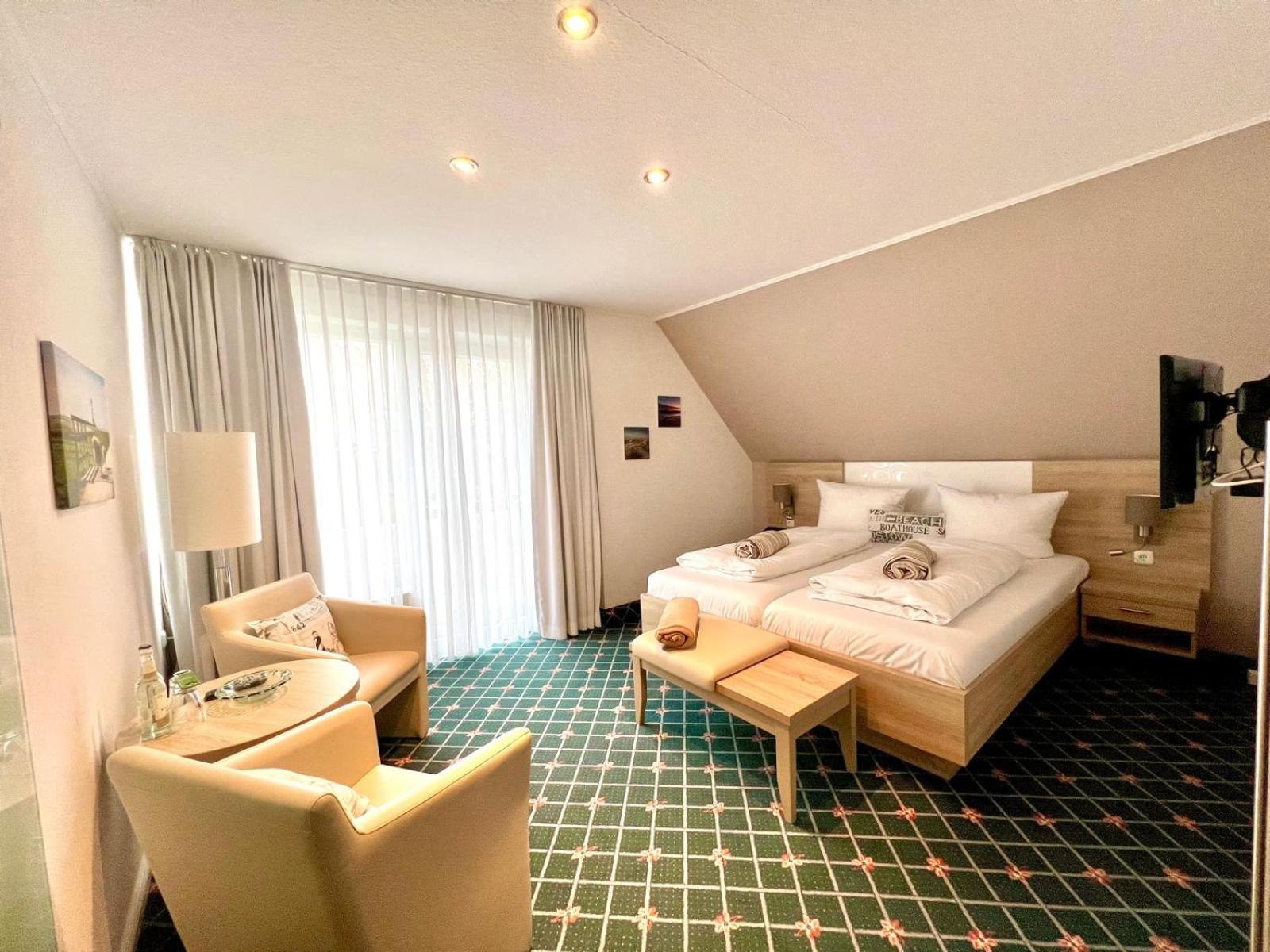 Double Room with Balcony - Photo 2