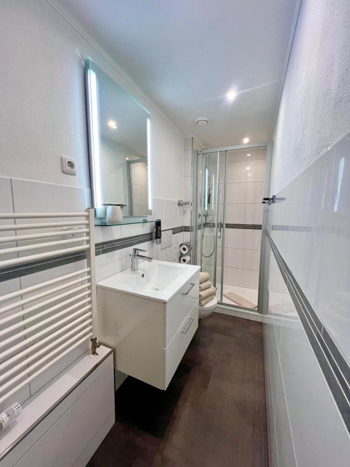 Double Room with Balcony - Photo 3