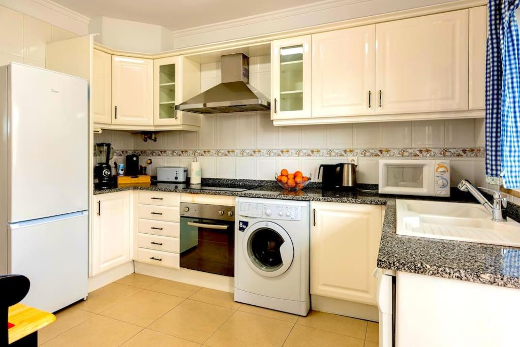 Three-Bedroom House photo 3
