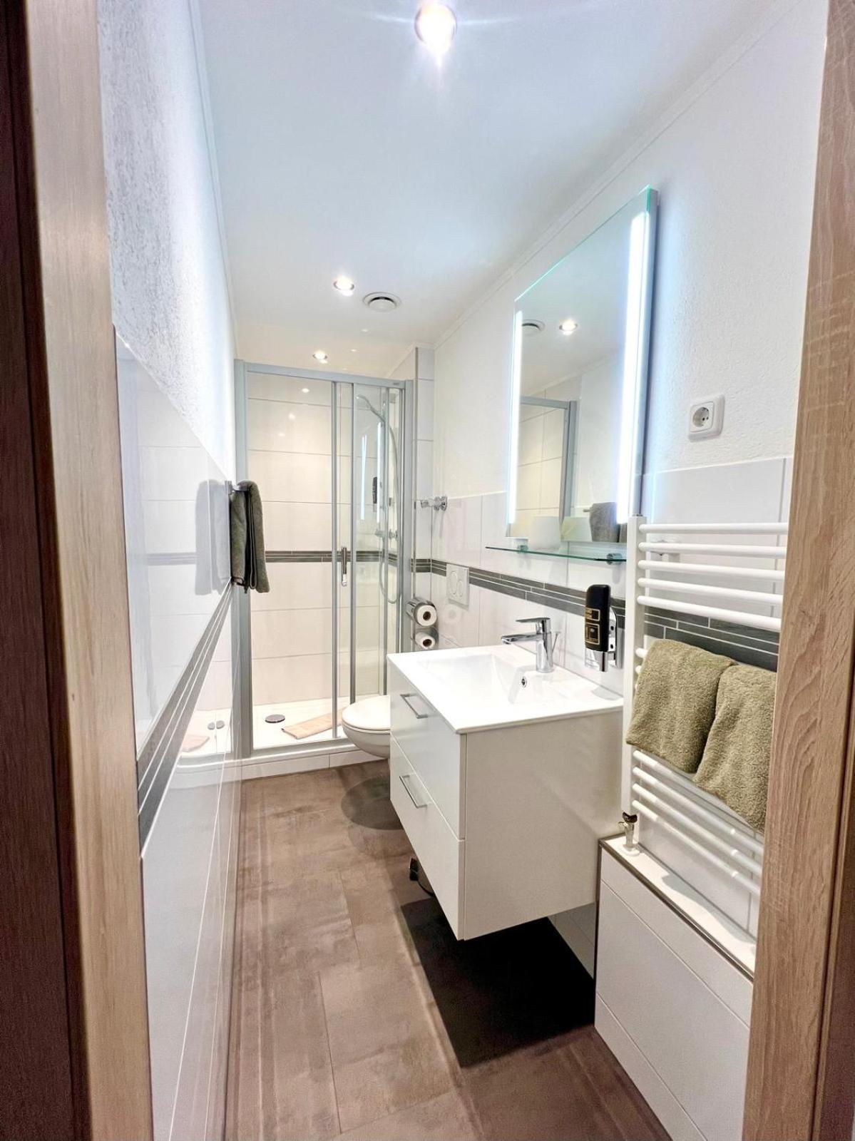Double Room with Balcony - Photo 4
