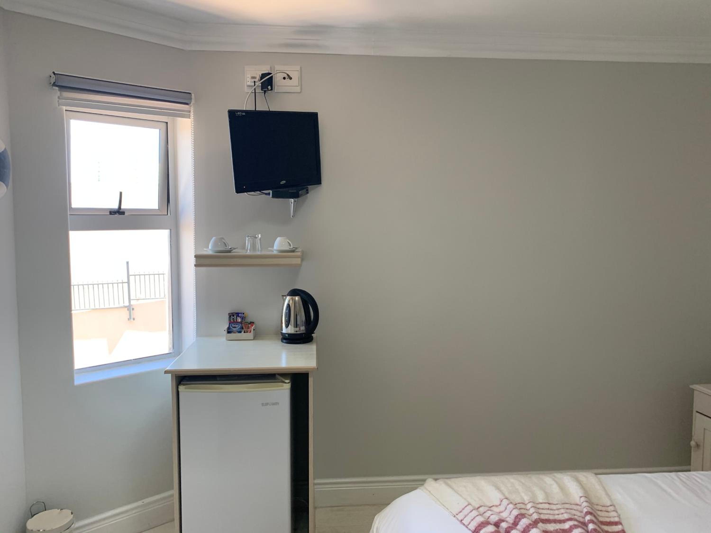 Standard Queen Room - Photo 4