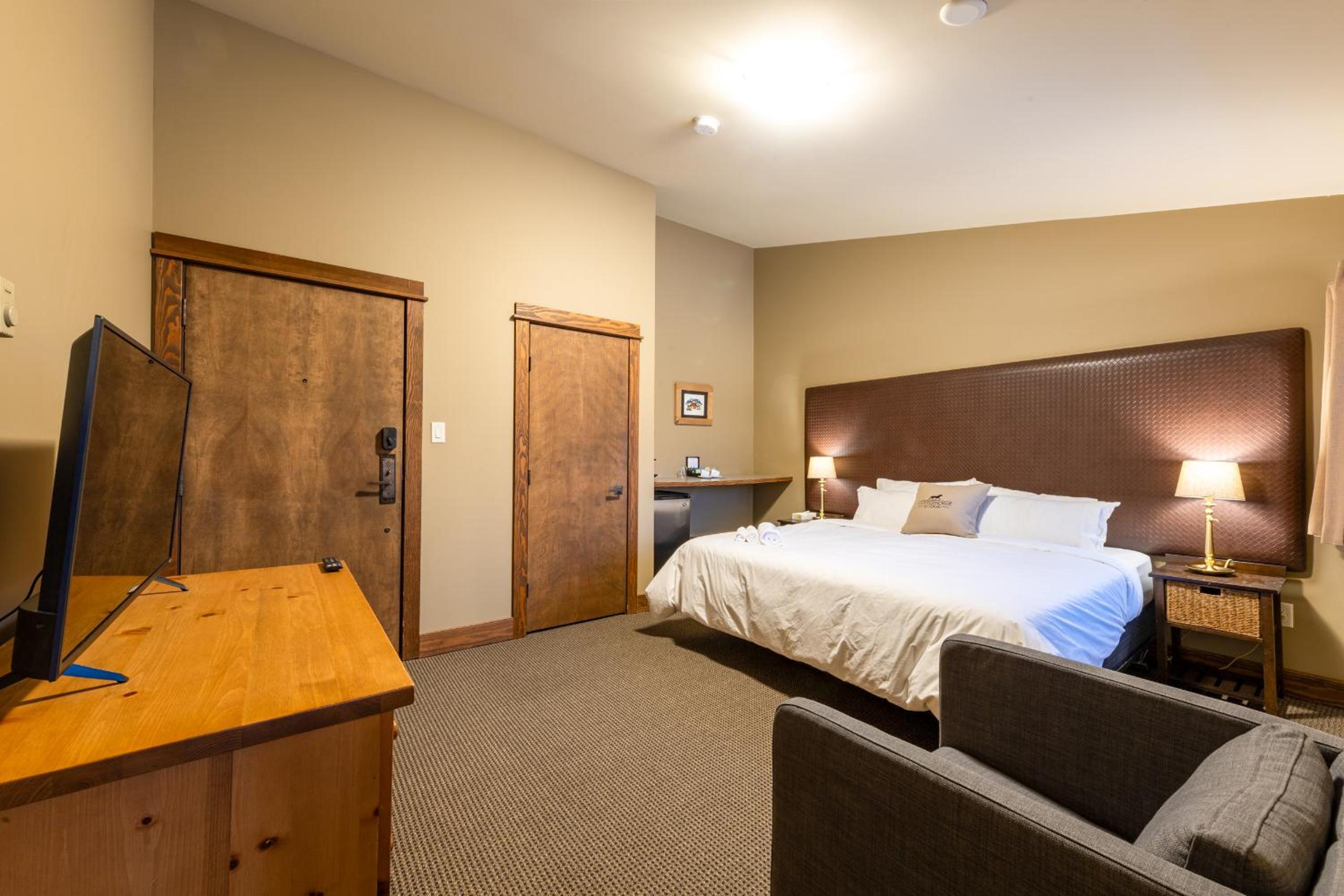 Standard King Room photo 2