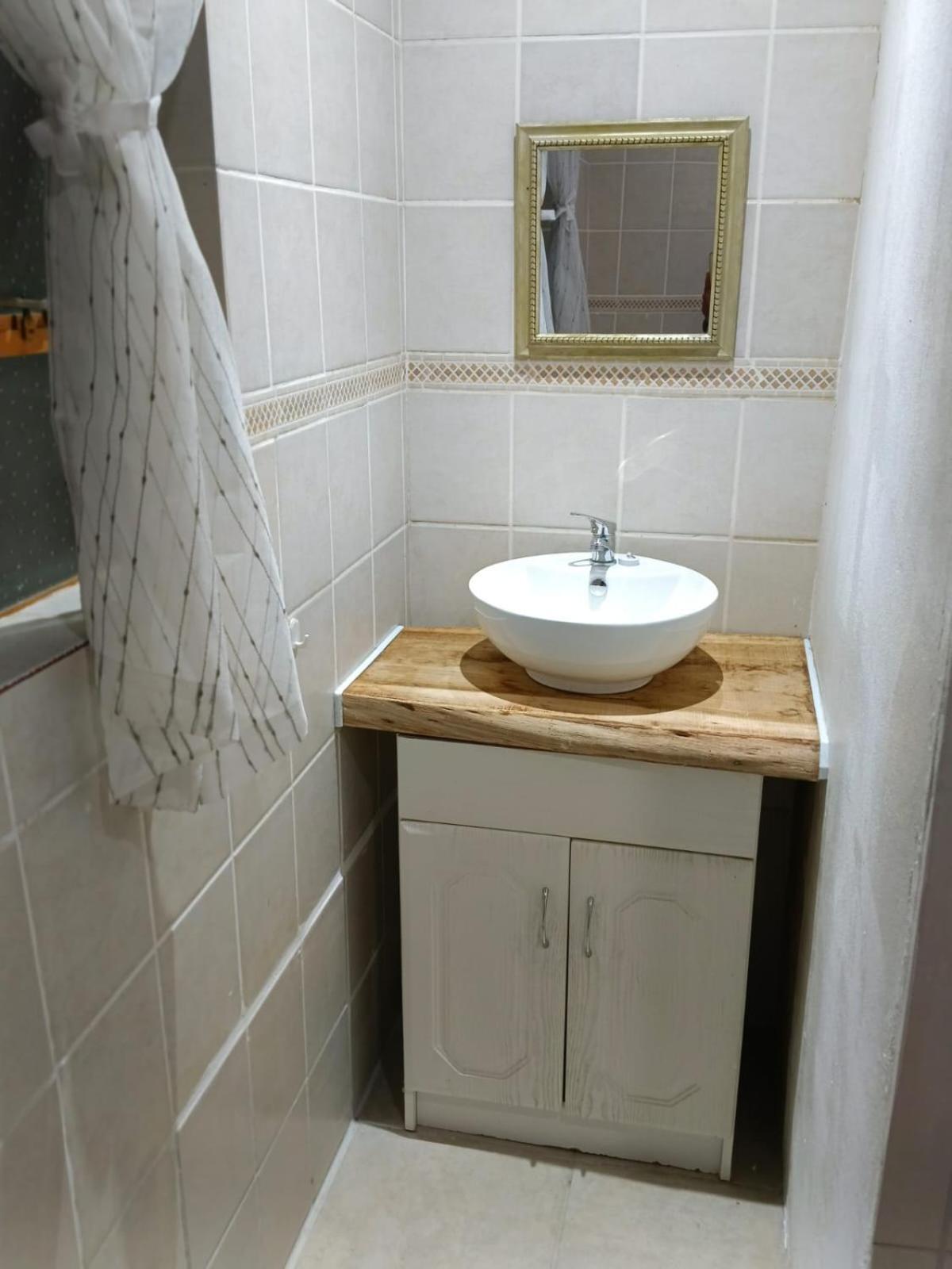 Double Room with Shared Bathroom photo 3