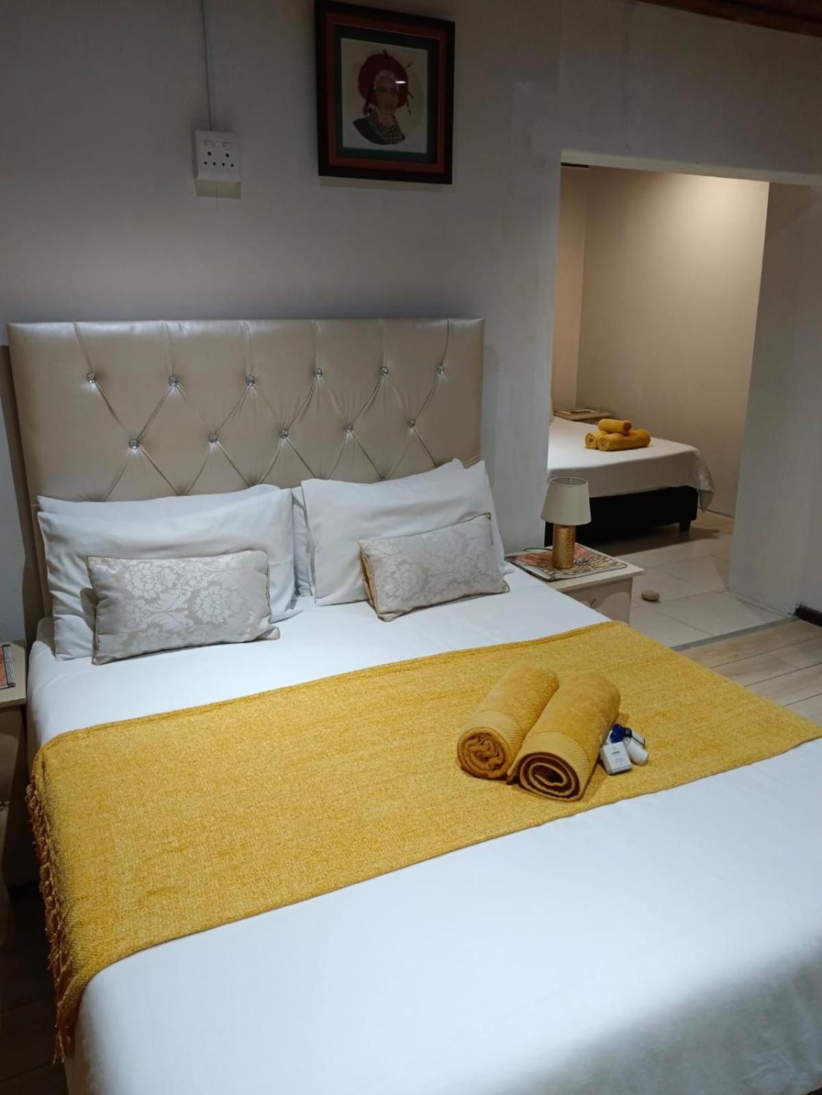 Double Room with Shared Bathroom photo 1