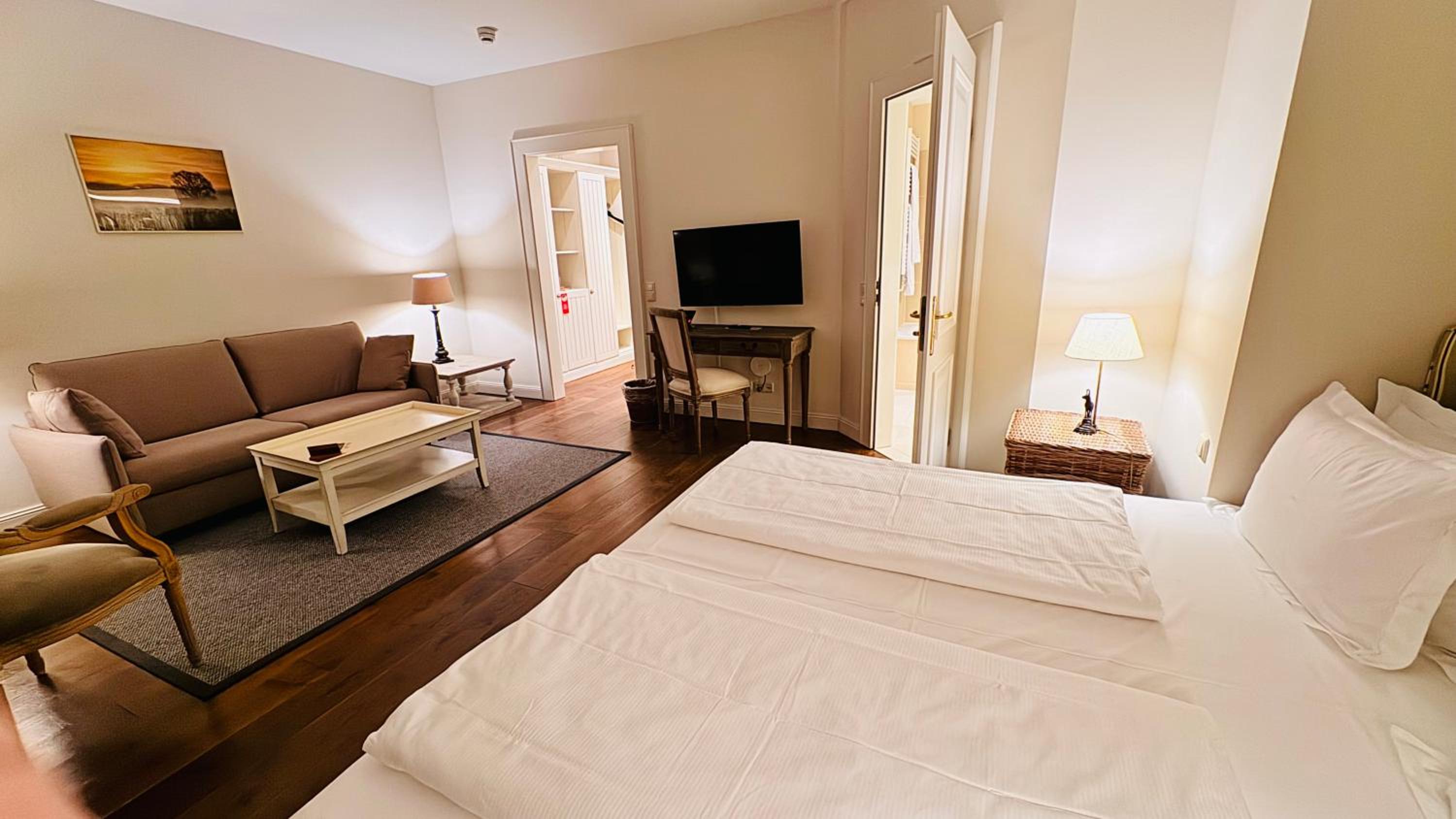 Deluxe Double Room - Photo 20