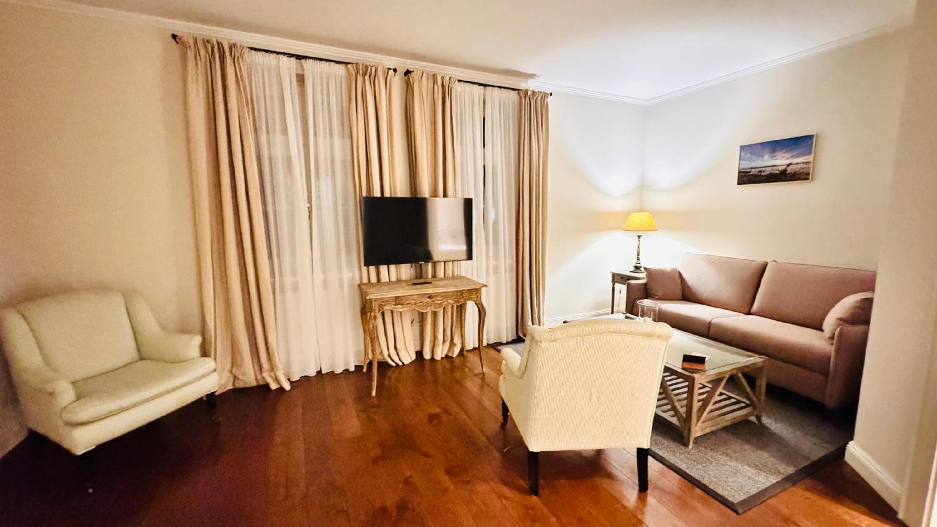 Deluxe Suite - Photo 10