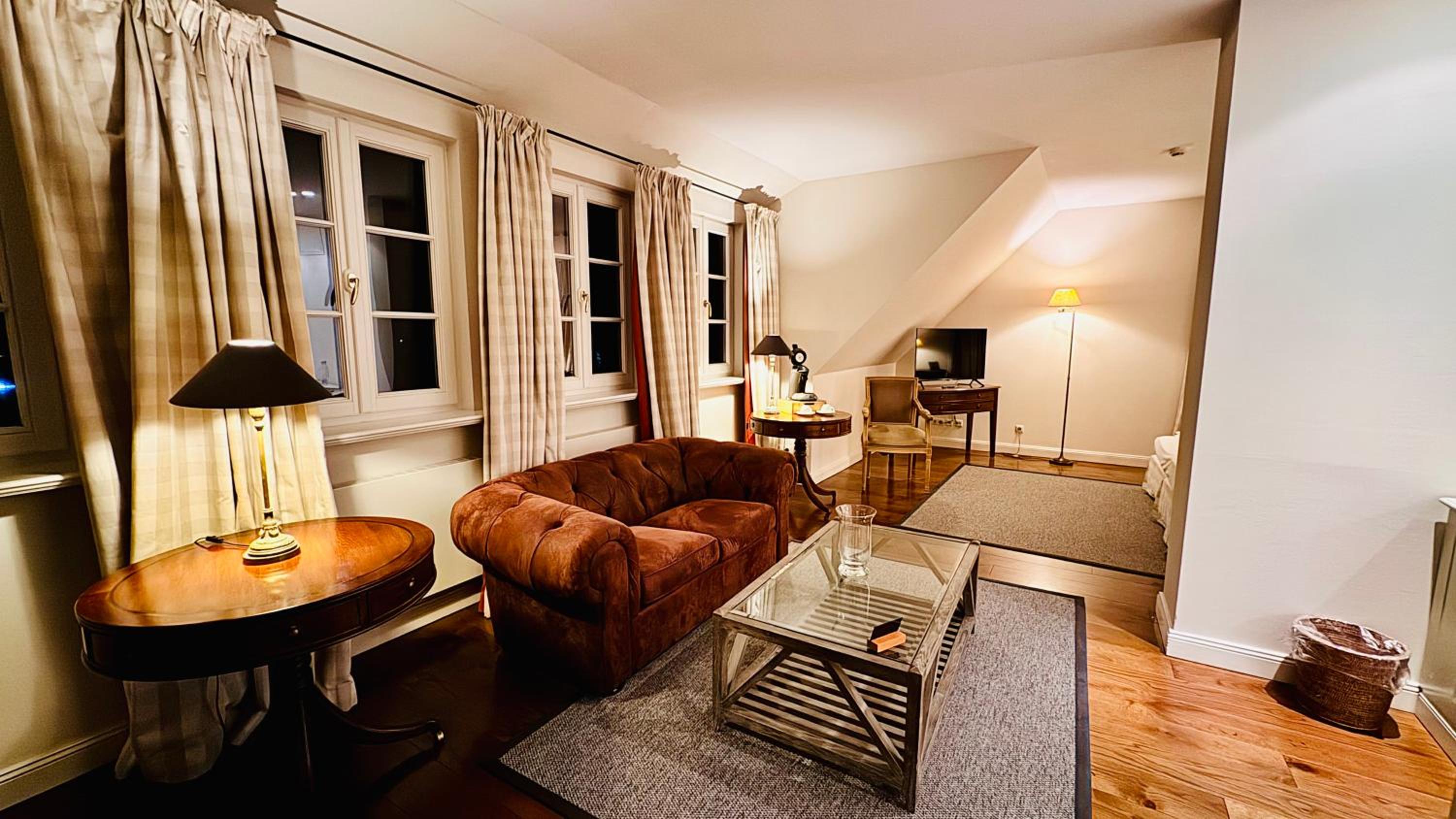Deluxe Suite - Photo 11