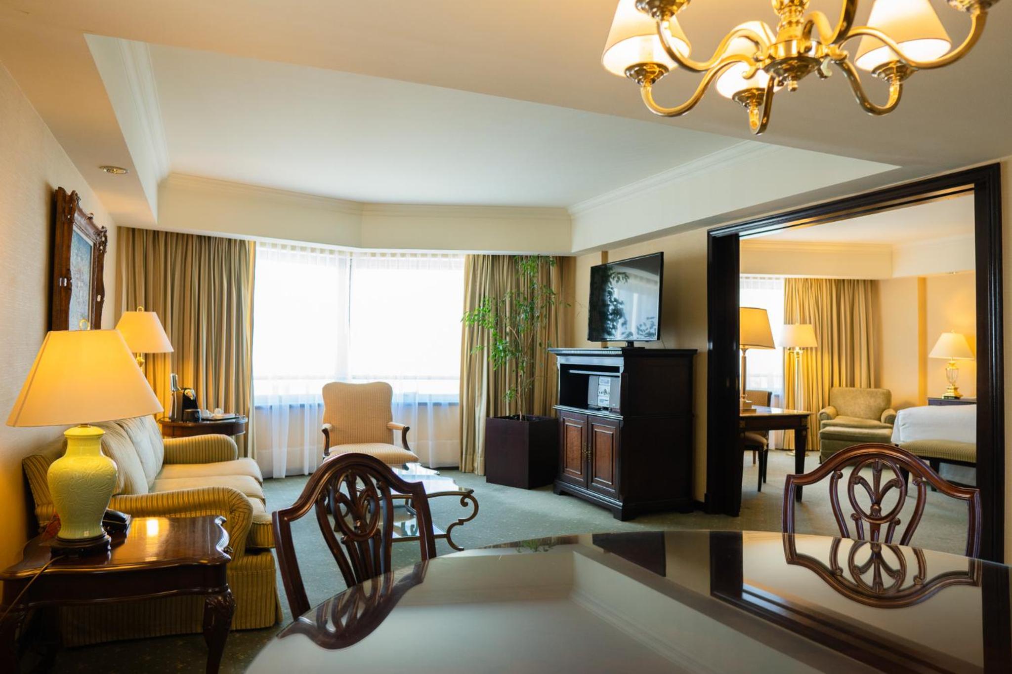 Club Suite, Club lounge access, 1 Bedroom Larger Suite, King