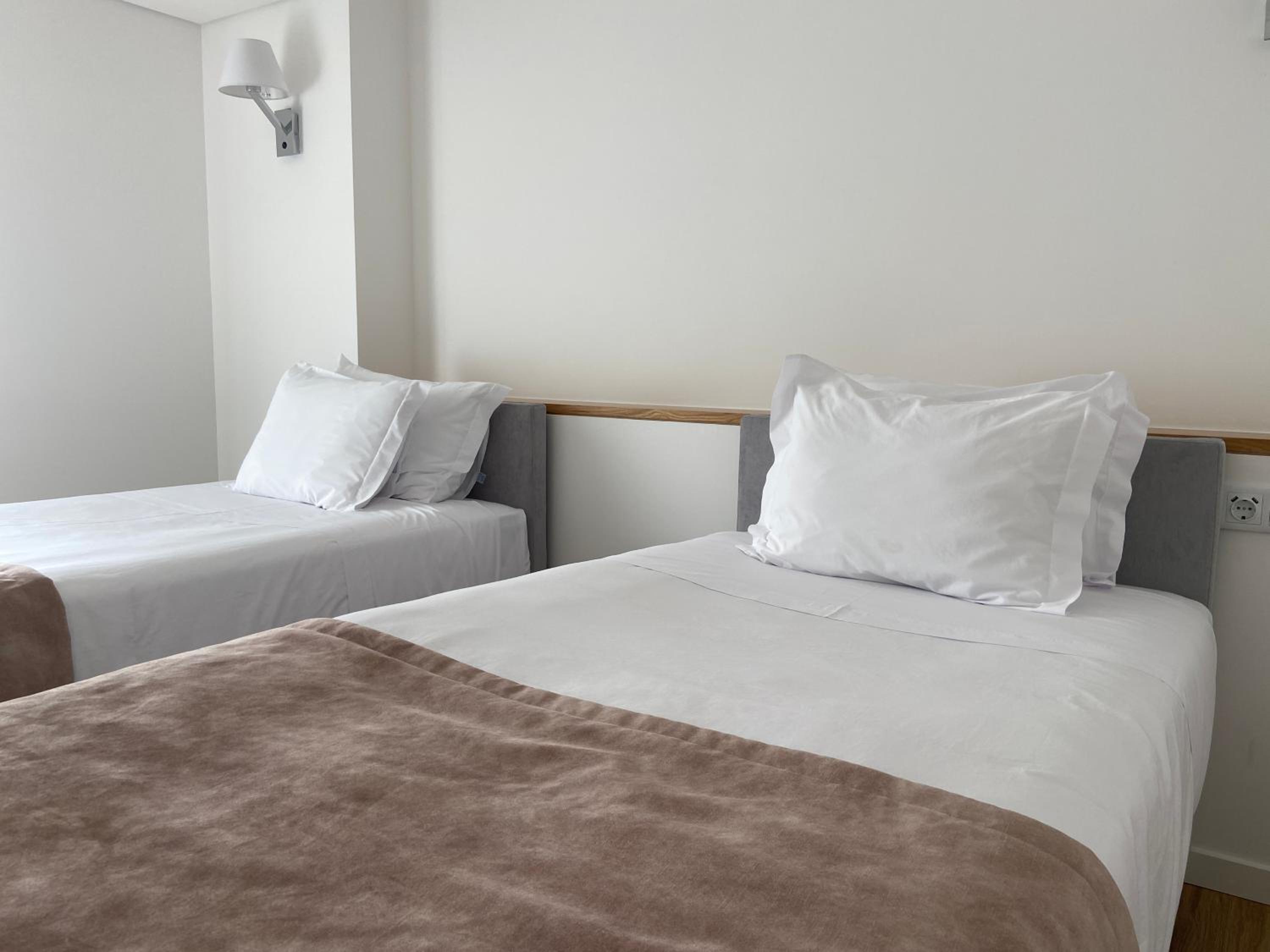 Twin Room - Disability Access - Photo 2