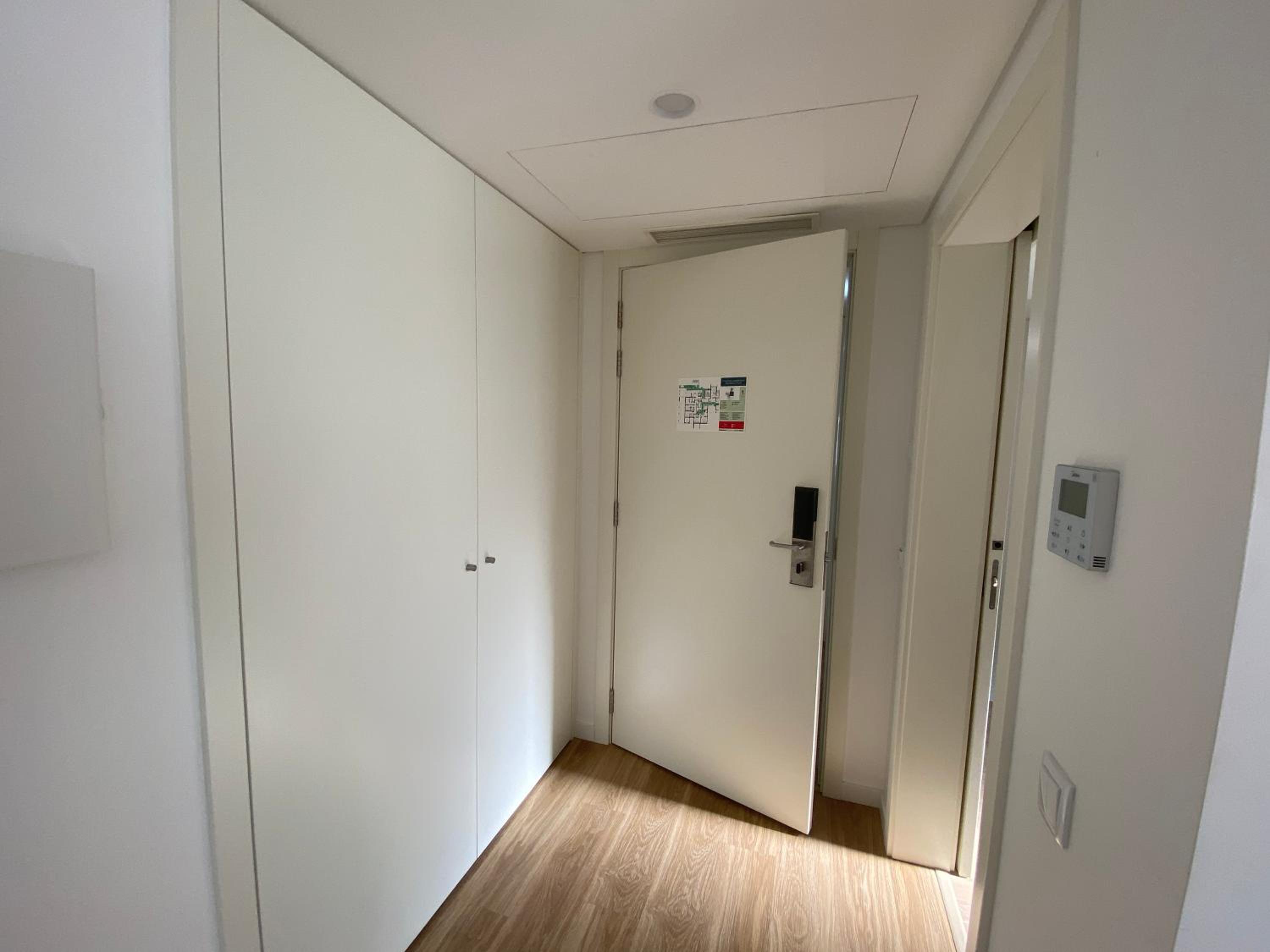 Twin Room - Disability Access - Photo 4