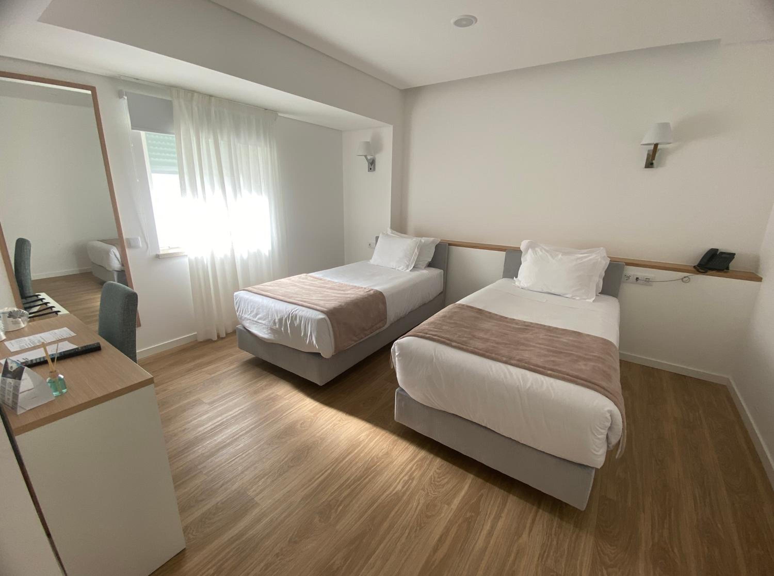 Twin Room - Disability Access - Photo 1