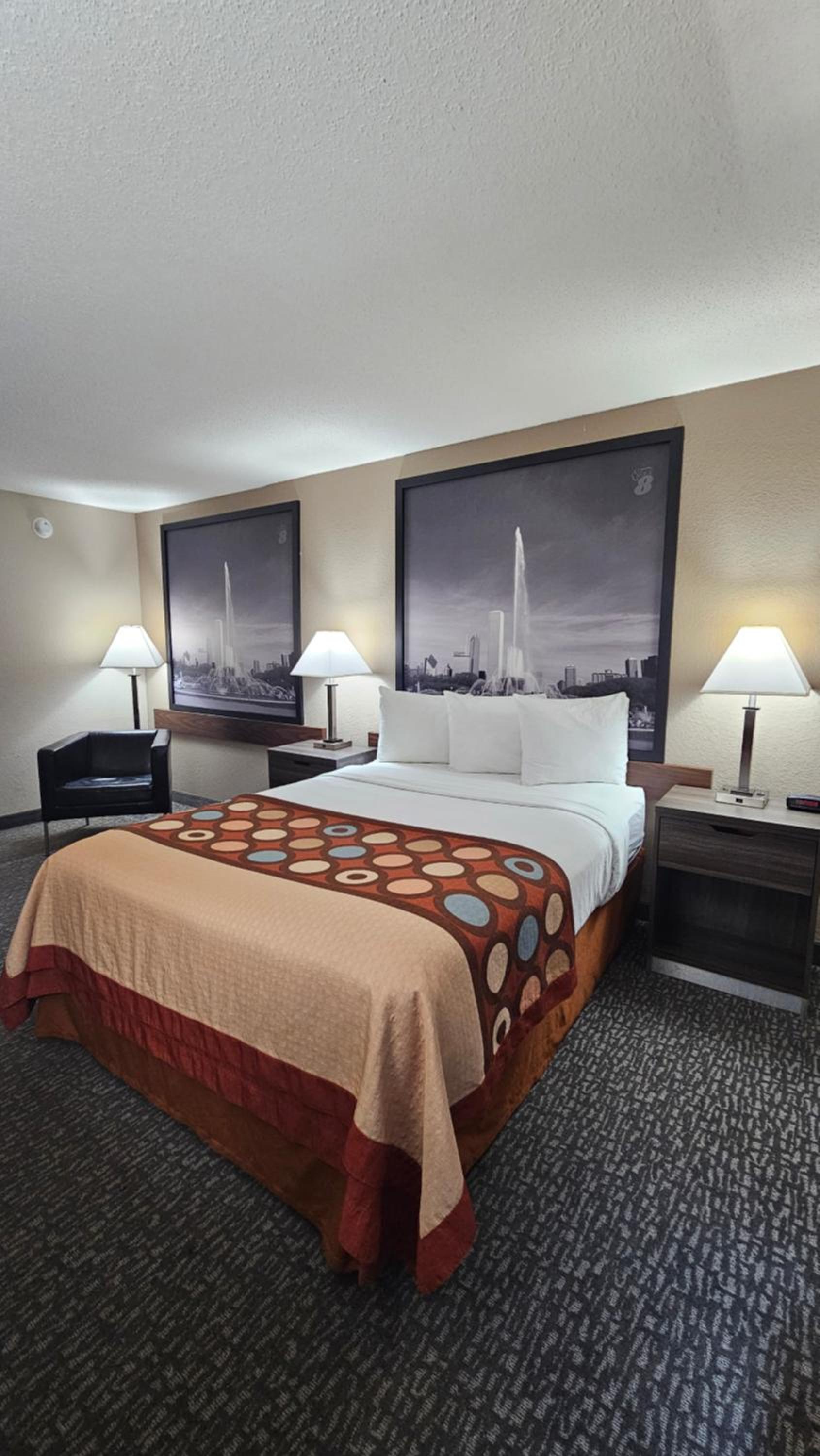 Queen Room - Non-Smoking - Photo 9