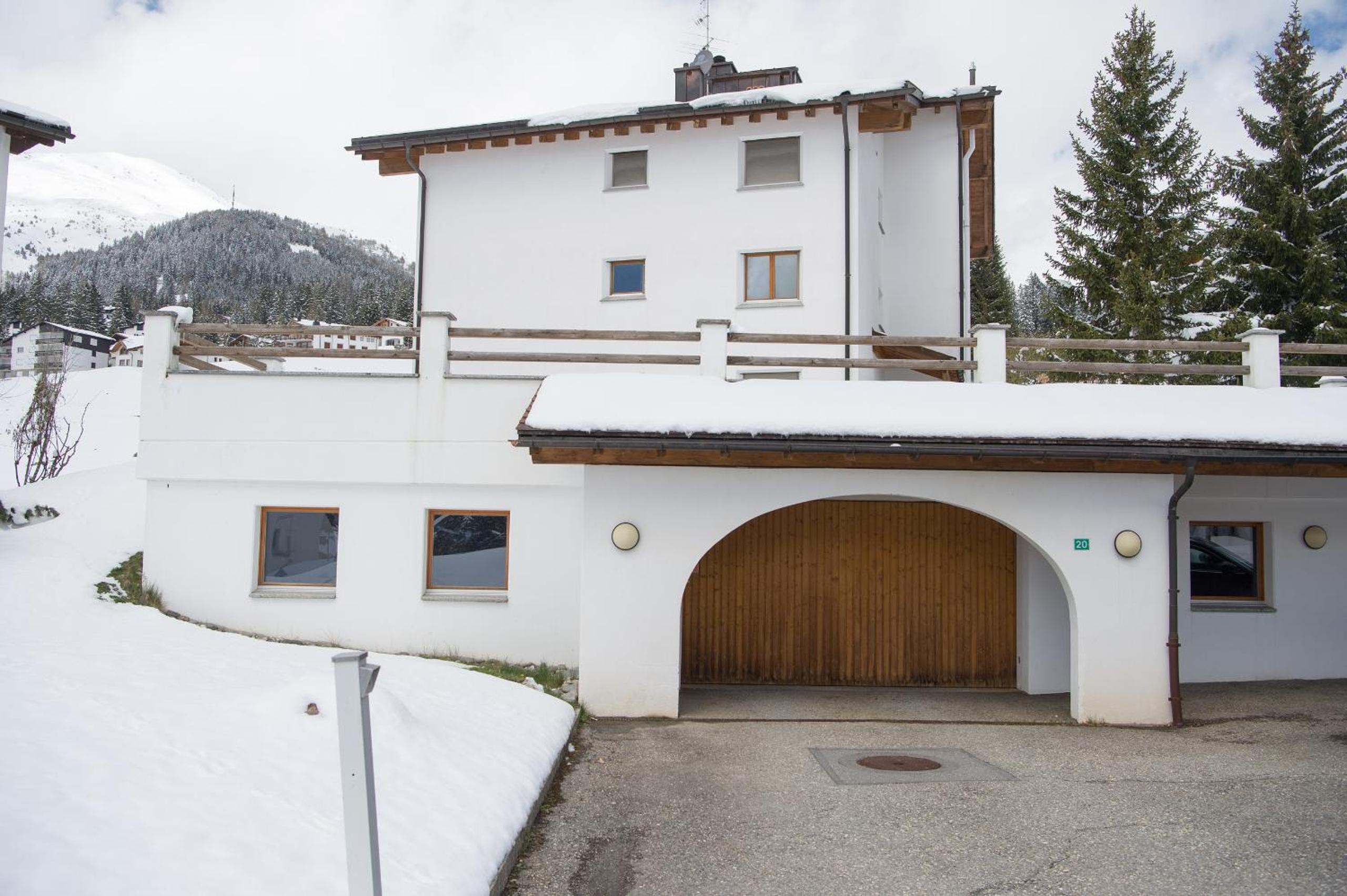 Apartment with Mountain View photo 2