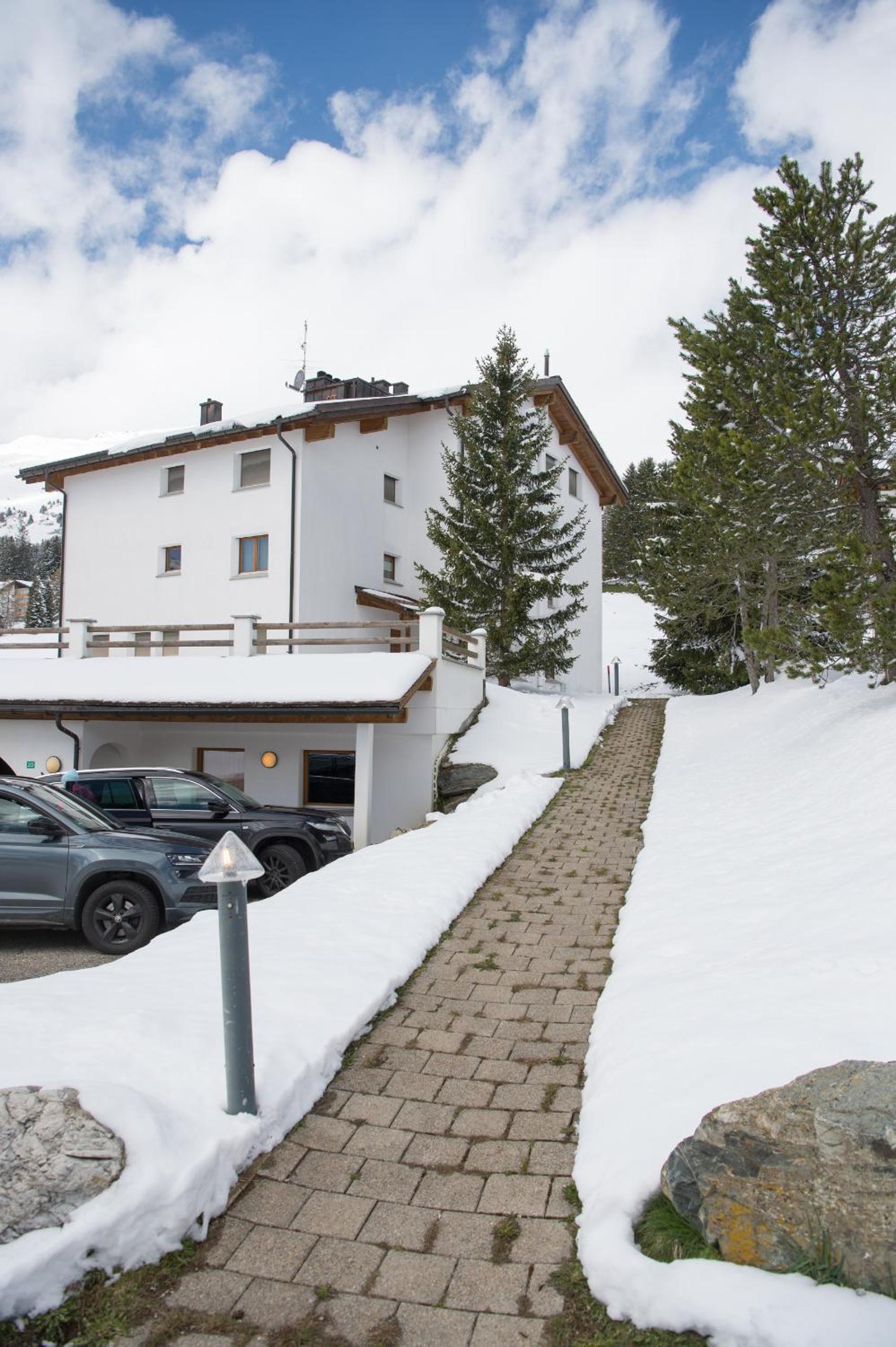 Apartment with Mountain View photo 3