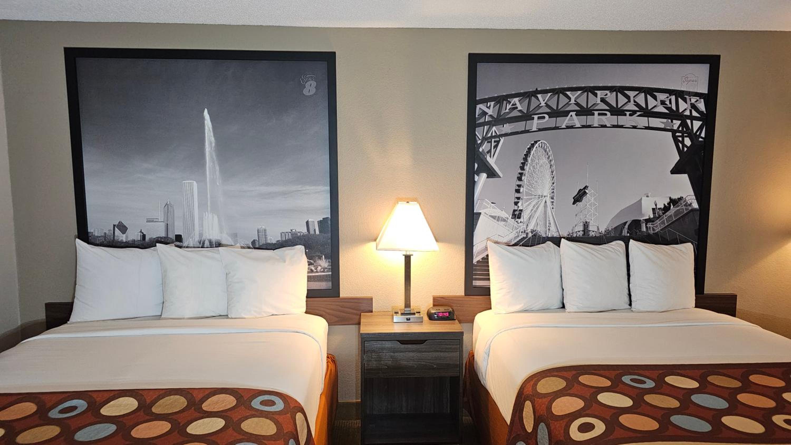 Queen Room with Two Queen Beds - Non-Smoking - Photo 6