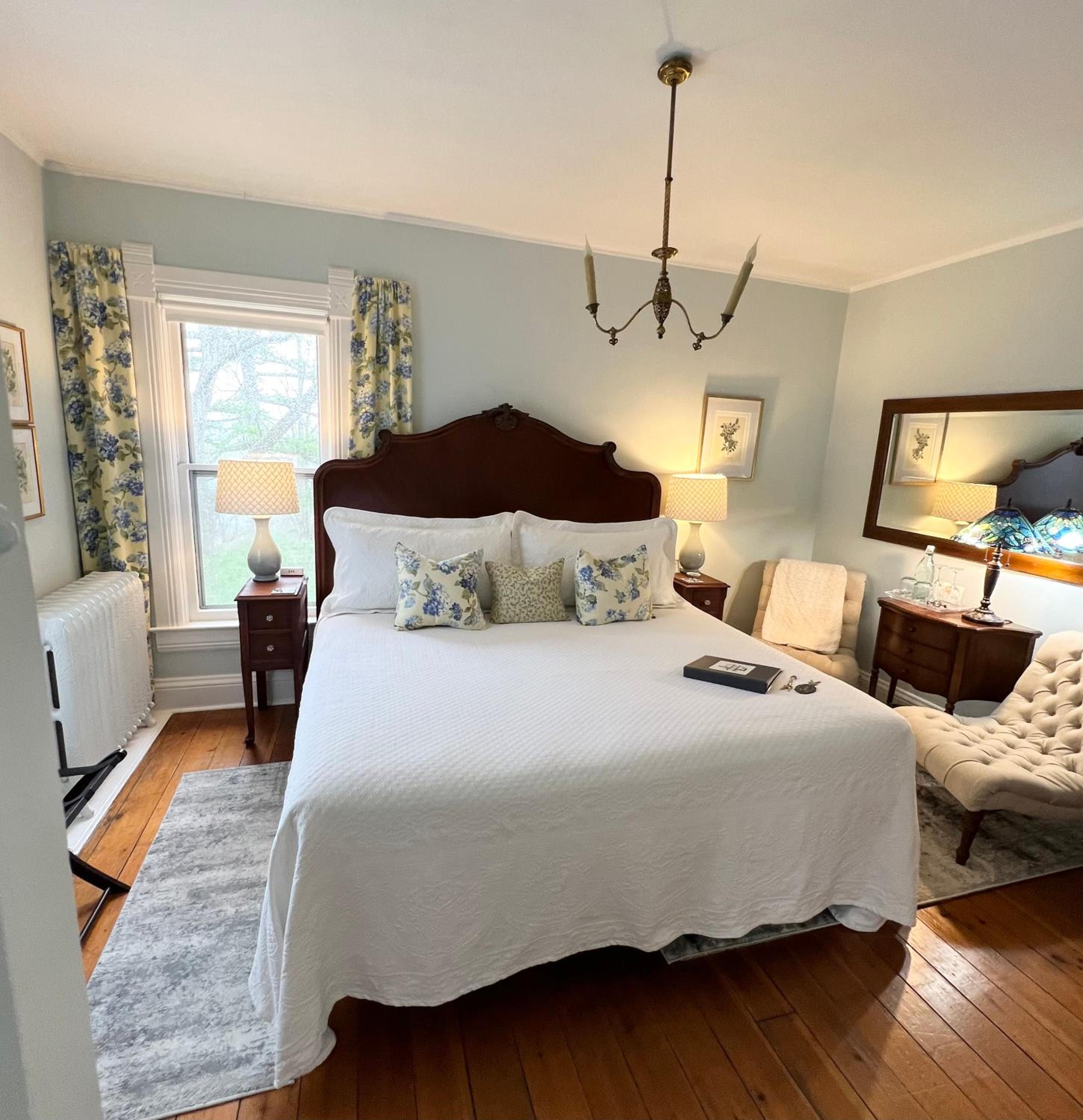 Queen Room with Spa Bath photo 3