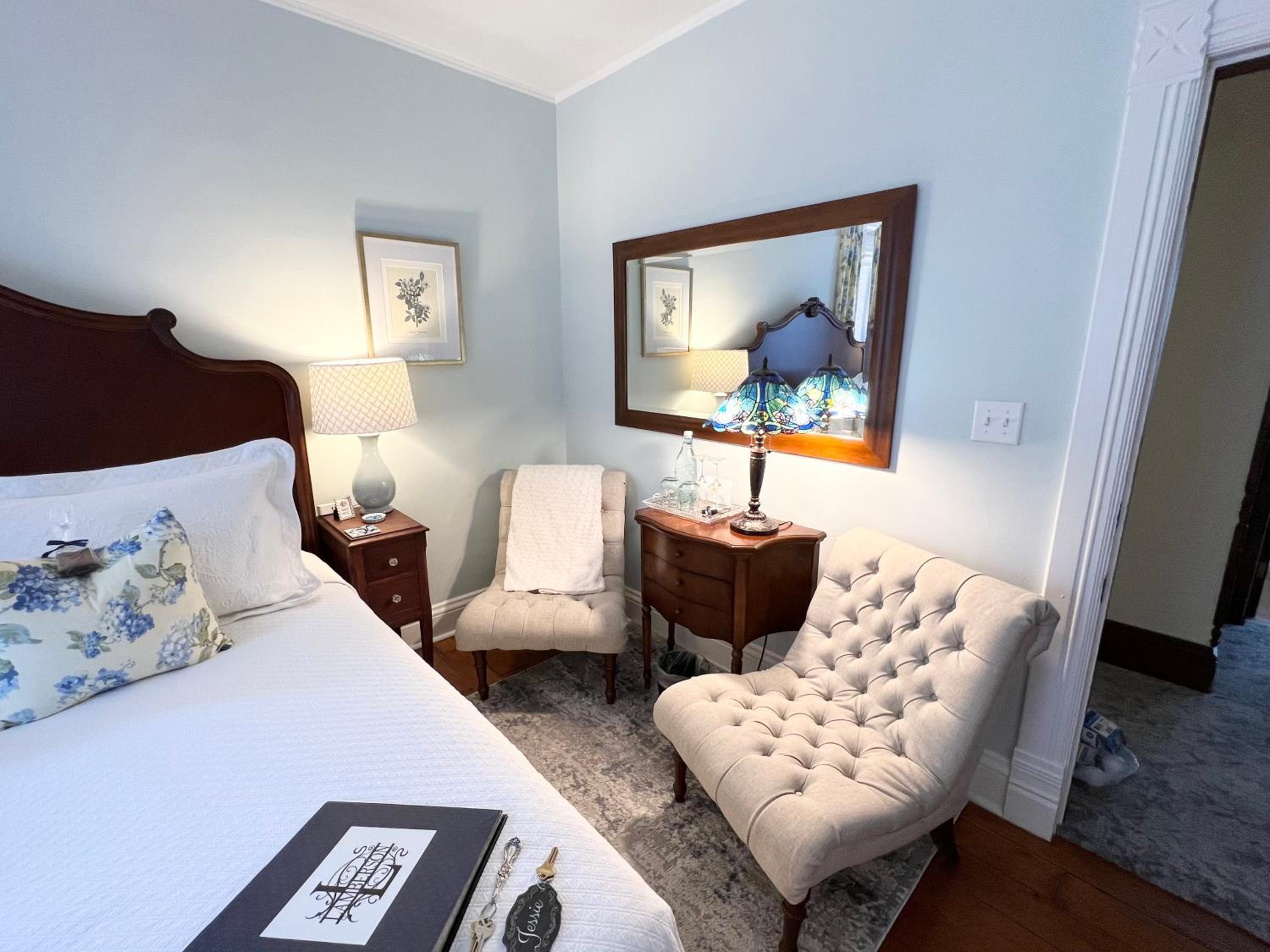 Queen Room with Spa Bath photo 2