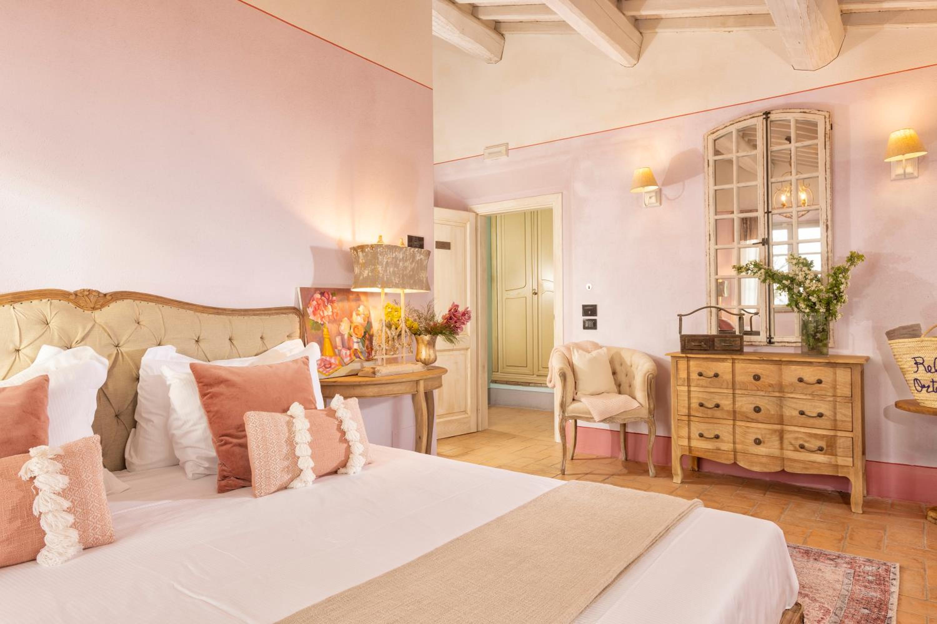Deluxe King Room photo 1