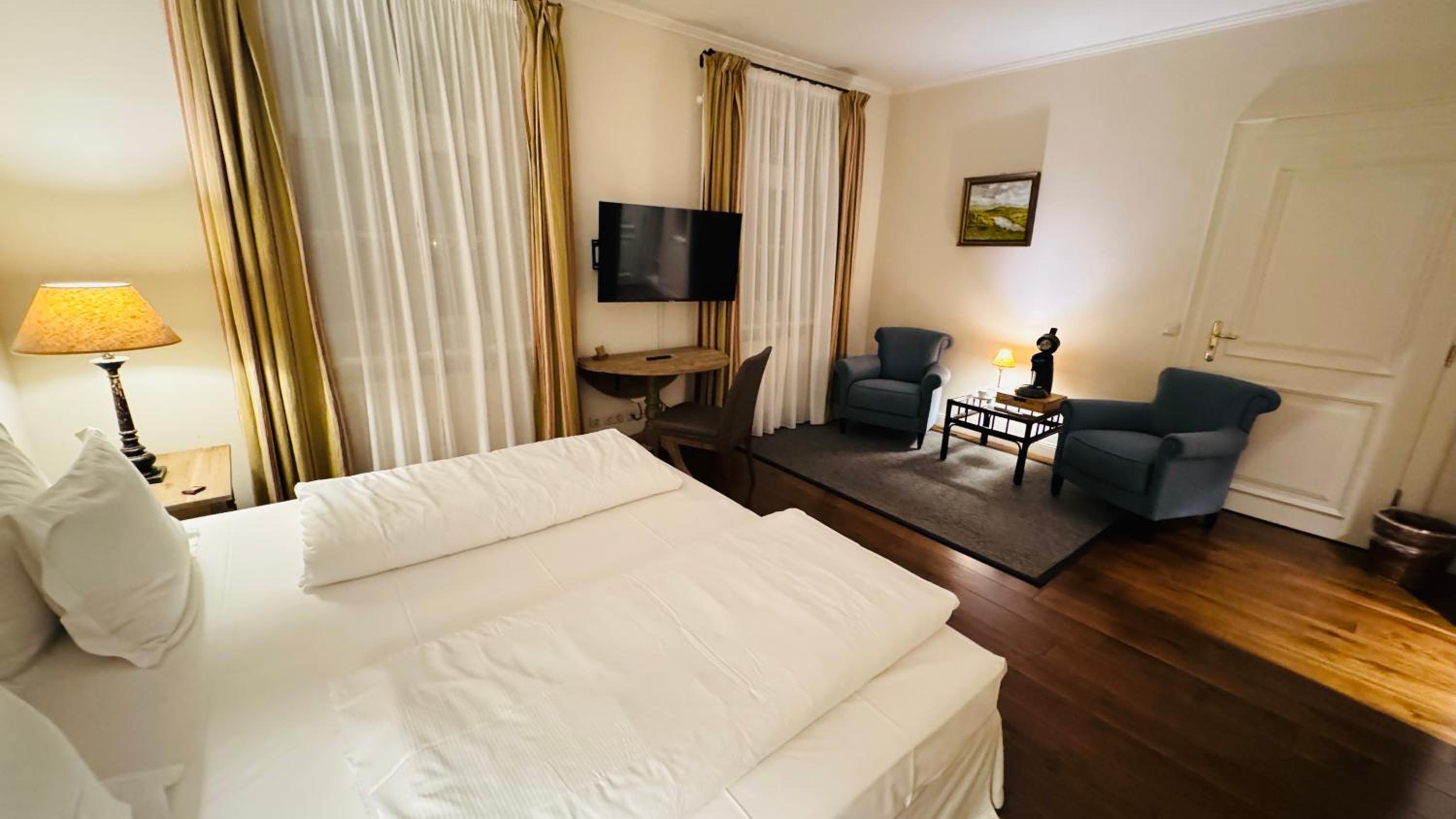 Deluxe Double Room - Photo 15