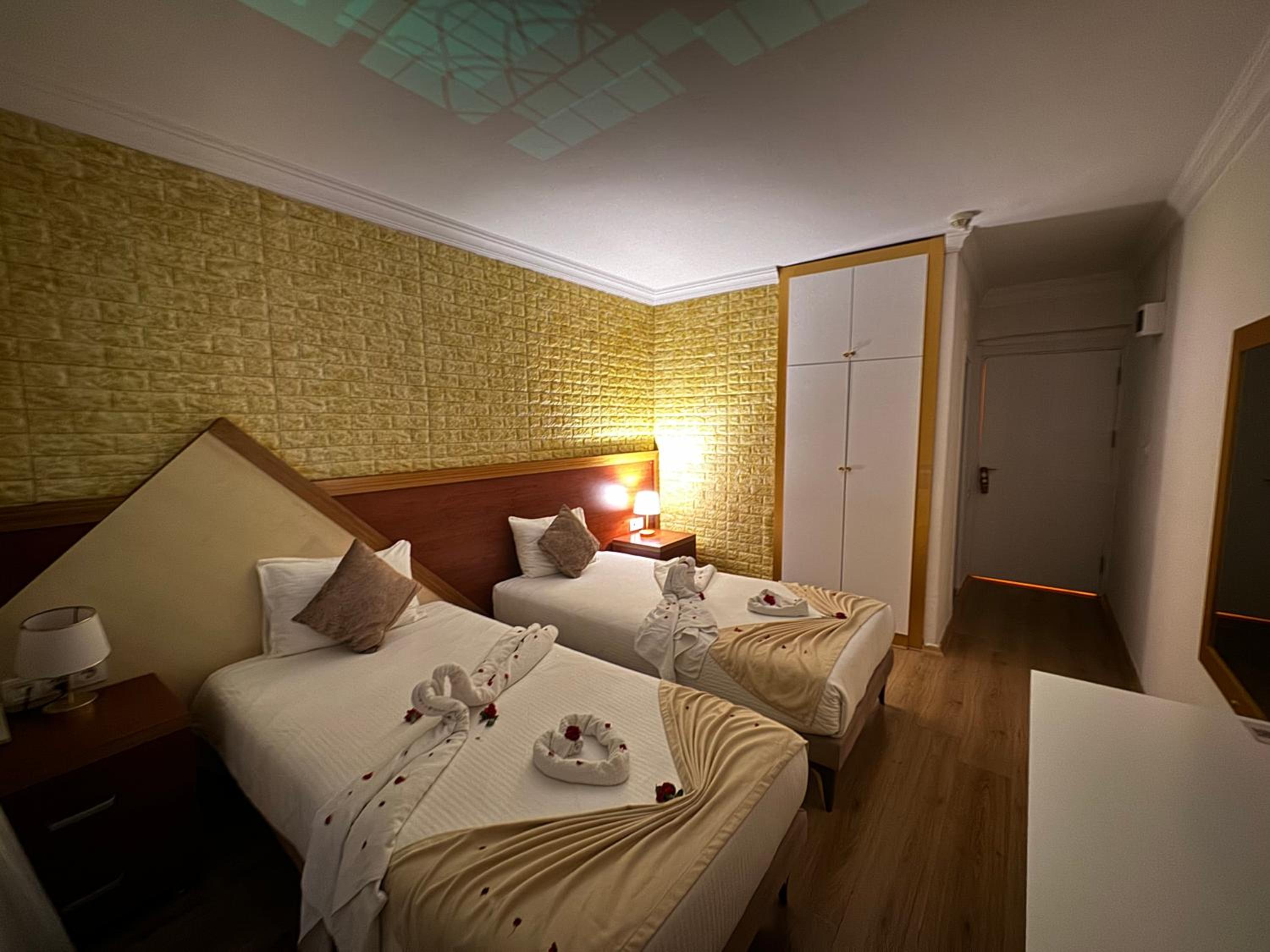 Double or Twin Room thumbnail 6