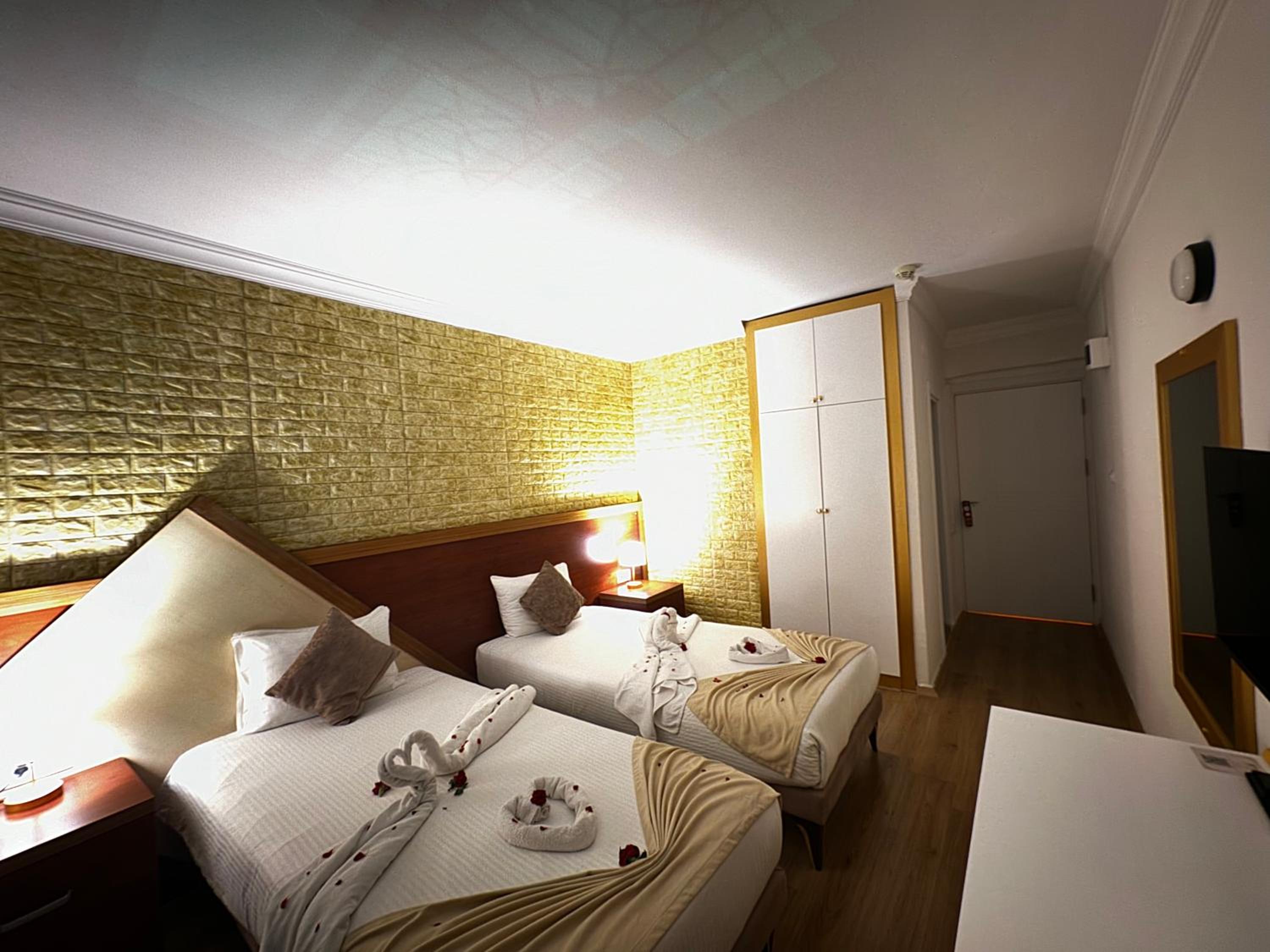Double or Twin Room thumbnail 5