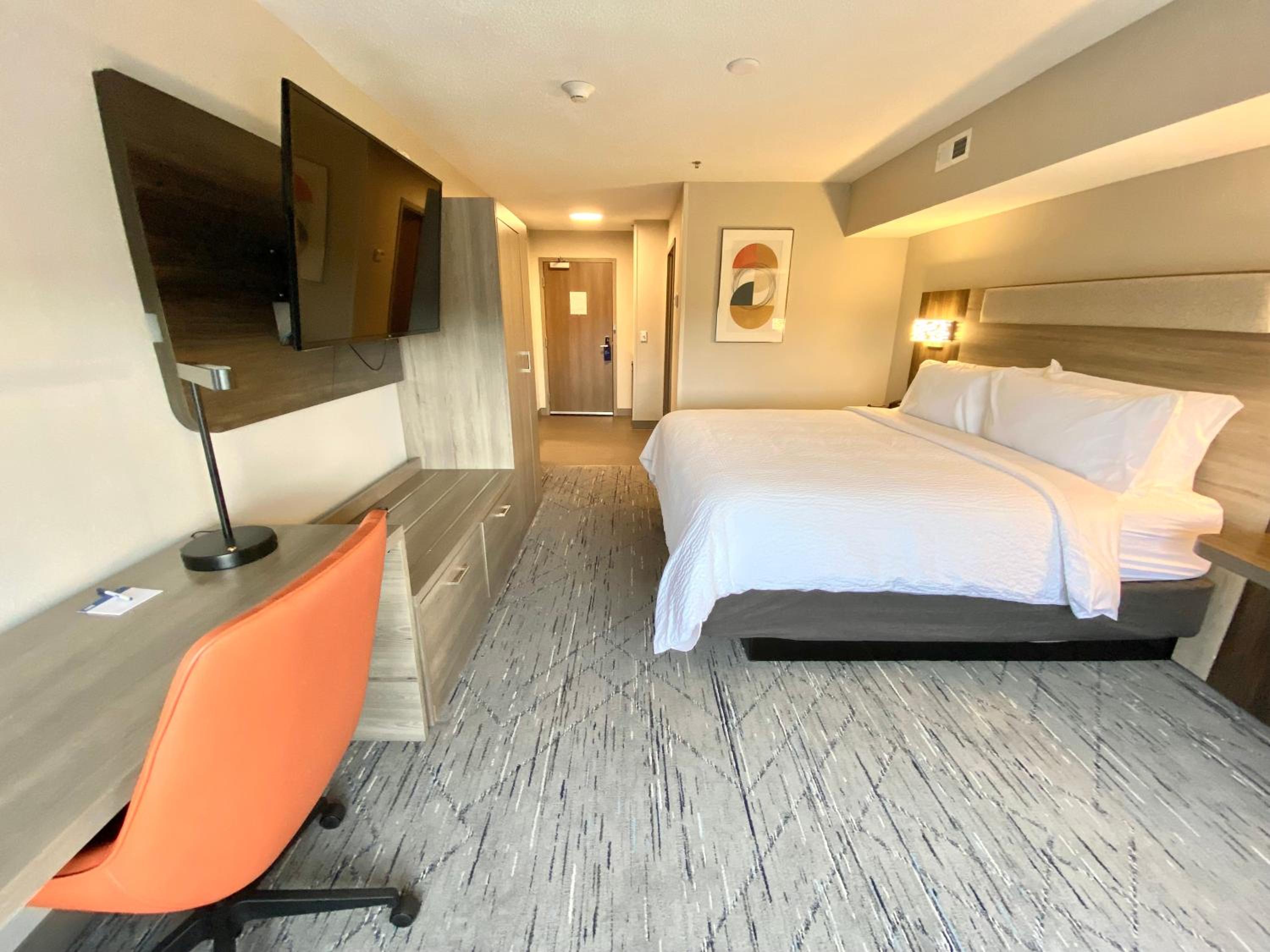 Standard King Room with Walk-In Shower - Photo 1